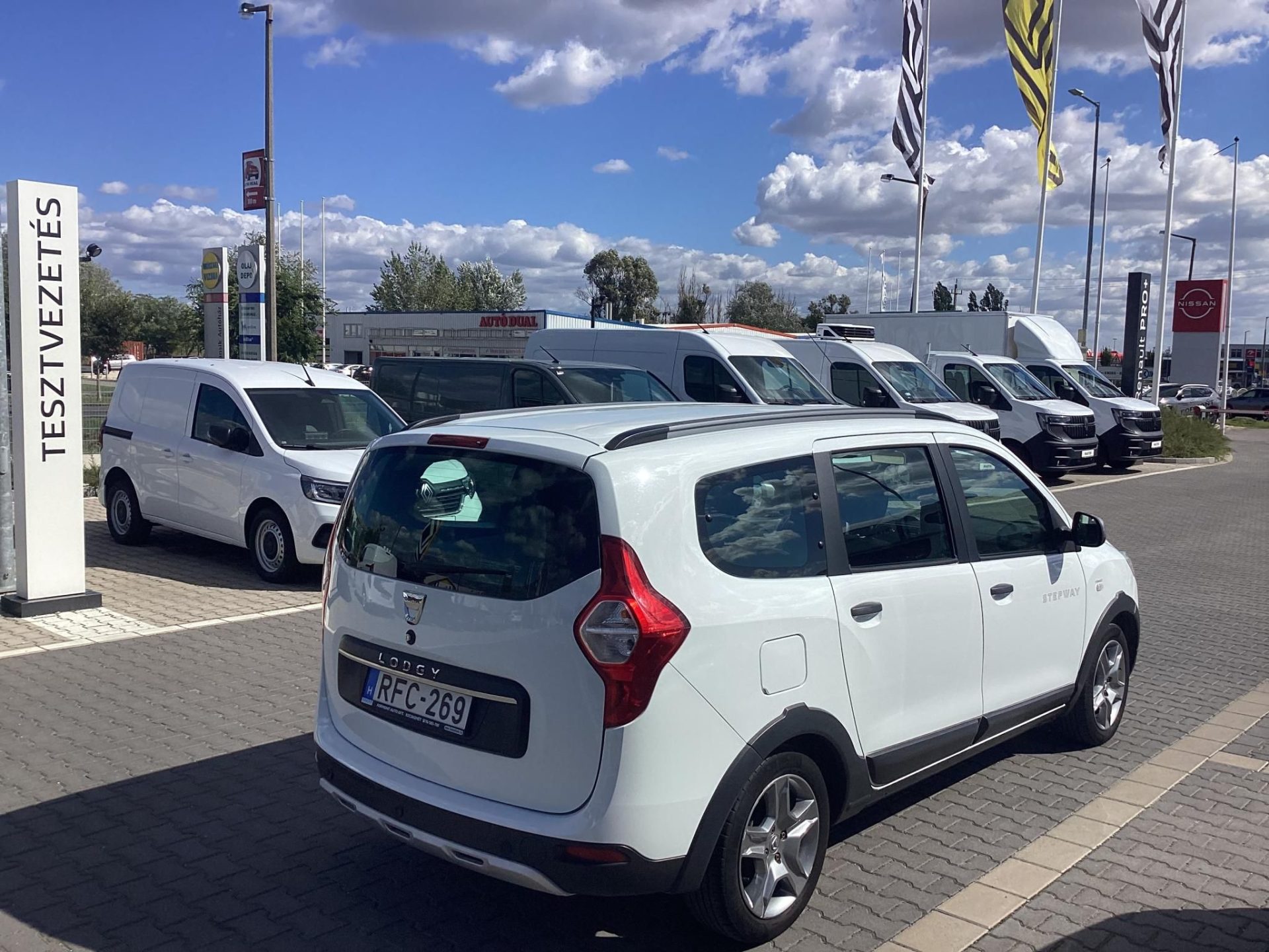 DACIA LODGY 1.5 Blue dCi Stepway (7 személyes ) Mo.-i ! 105e km ! NAVI/KAMERA/TEMPOMAT
