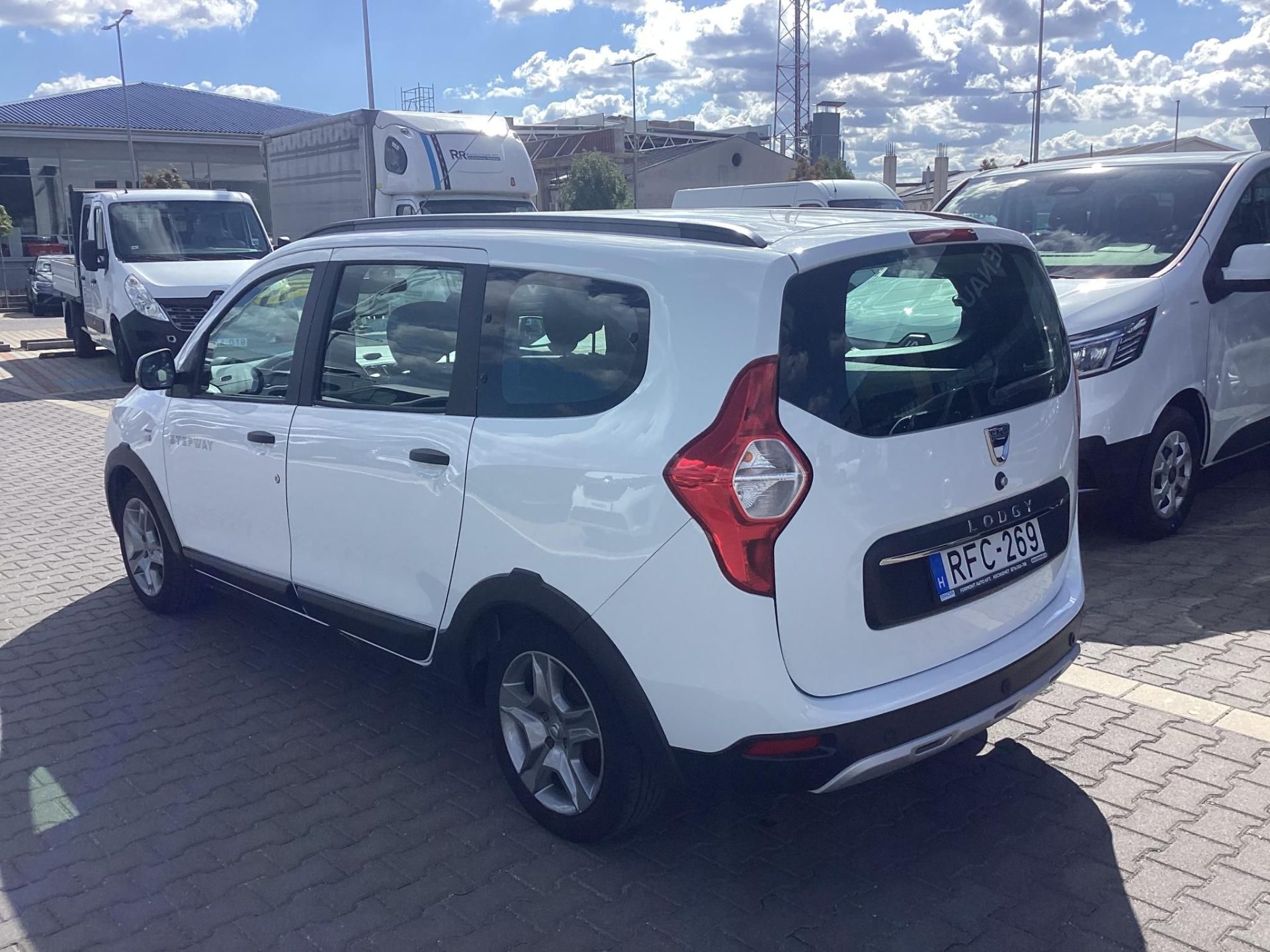 DACIA LODGY 1.5 Blue dCi Stepway (7 személyes ) Mo.-i ! 105e km ! NAVI/KAMERA/TEMPOMAT