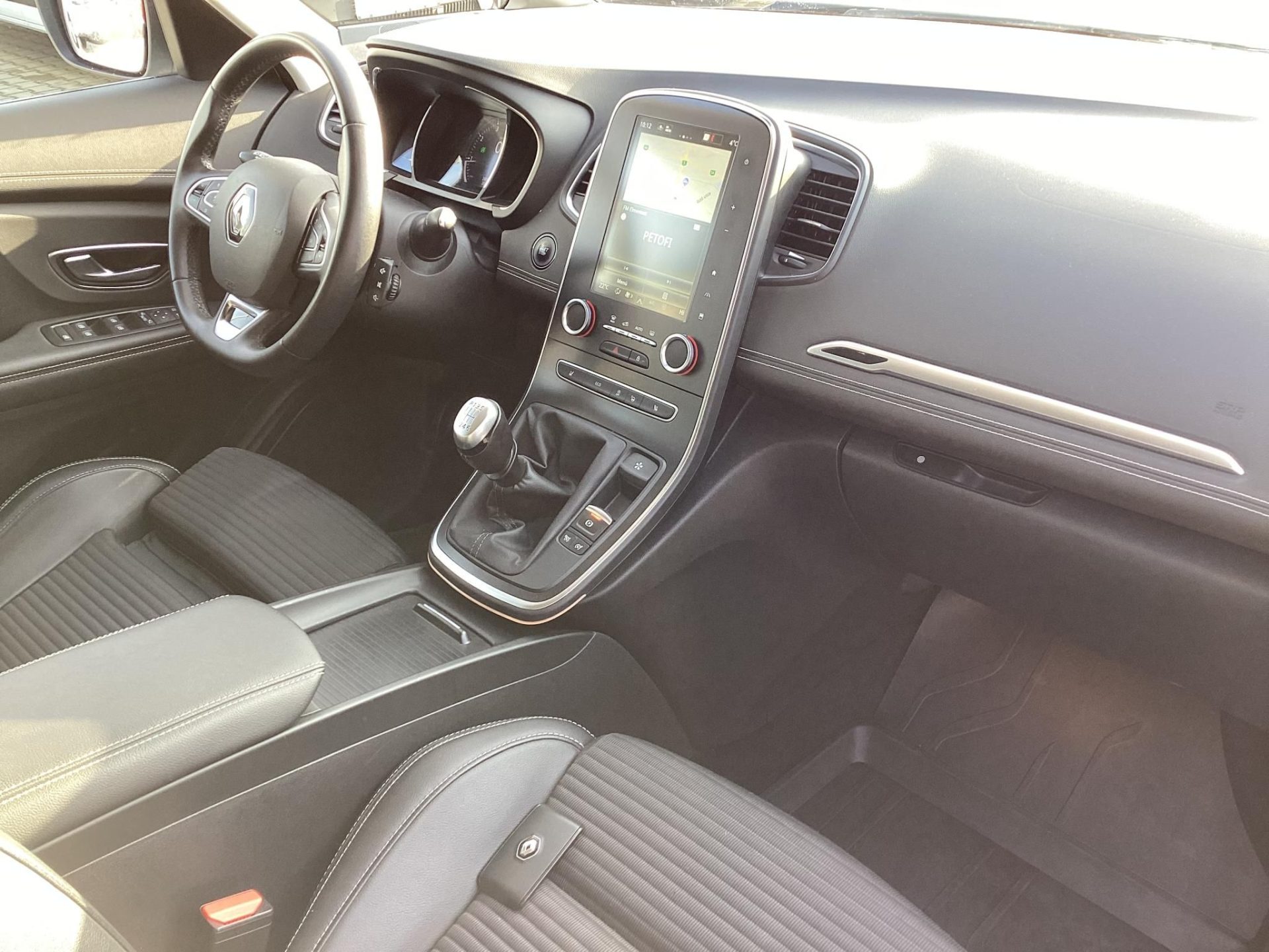 RENAULT GRAND SCENIC Scénic 1.3 TCe Intens (7 személyes ) EURO6.2 MO.-i!1.tul !28e km! NAVI/KAMERA+RADAR/KEYLESS-GO/ADAPTÍV TEMPOMAT/FŰTHETŐ ÜLÉS