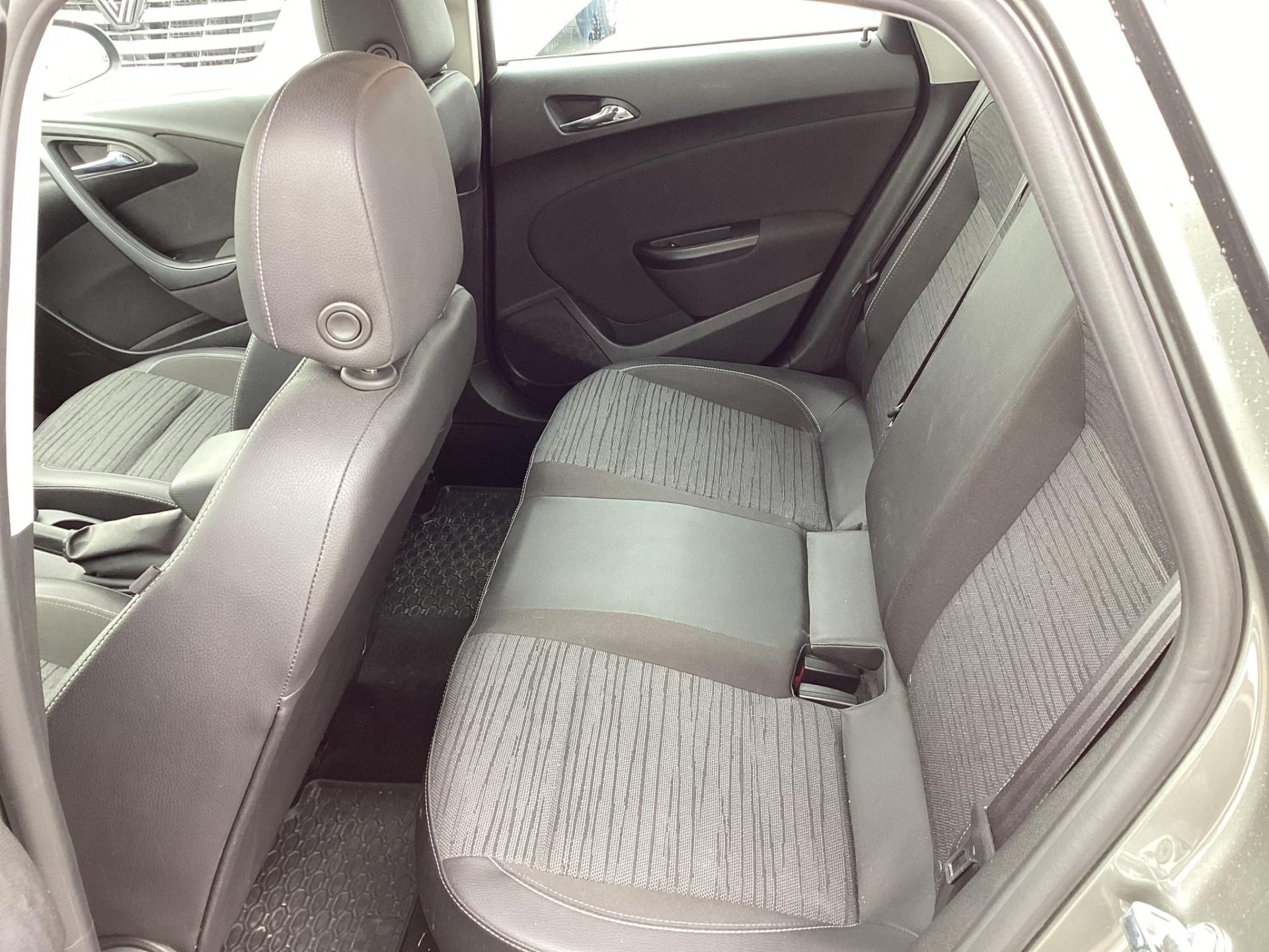 OPEL ASTRA J Sedan 1.6 Enjoy EURO6 69e km ! ÜLÉSFŰTÉS/HOROG/TEMPOMAT/PAJZS VÉDELEM !