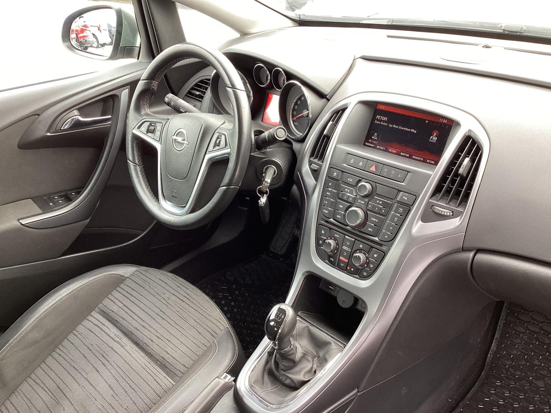 OPEL ASTRA J Sedan 1.6 Enjoy EURO6 69e km ! ÜLÉSFŰTÉS/HOROG/TEMPOMAT/PAJZS VÉDELEM !