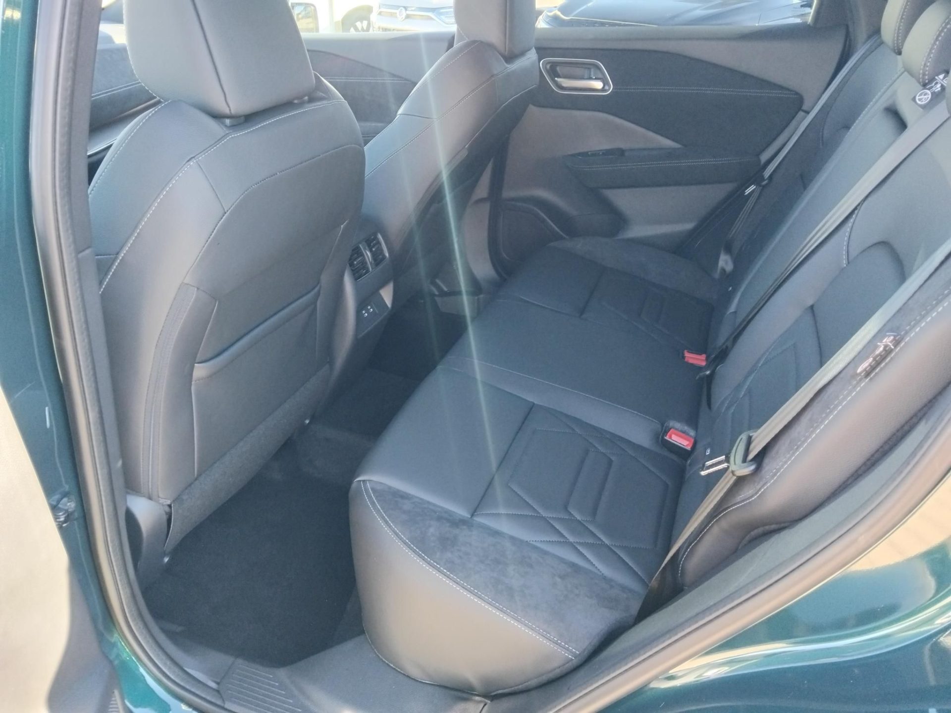 NISSAN QASHQAI 1.3 DIG-T Mild N-Design X-Tronic KÜLÖNLEGES FELSZERELTSÉG ÉS MÉLYÓCEÁN FÉNYEZÉS KÉSZLETRŐL !!!