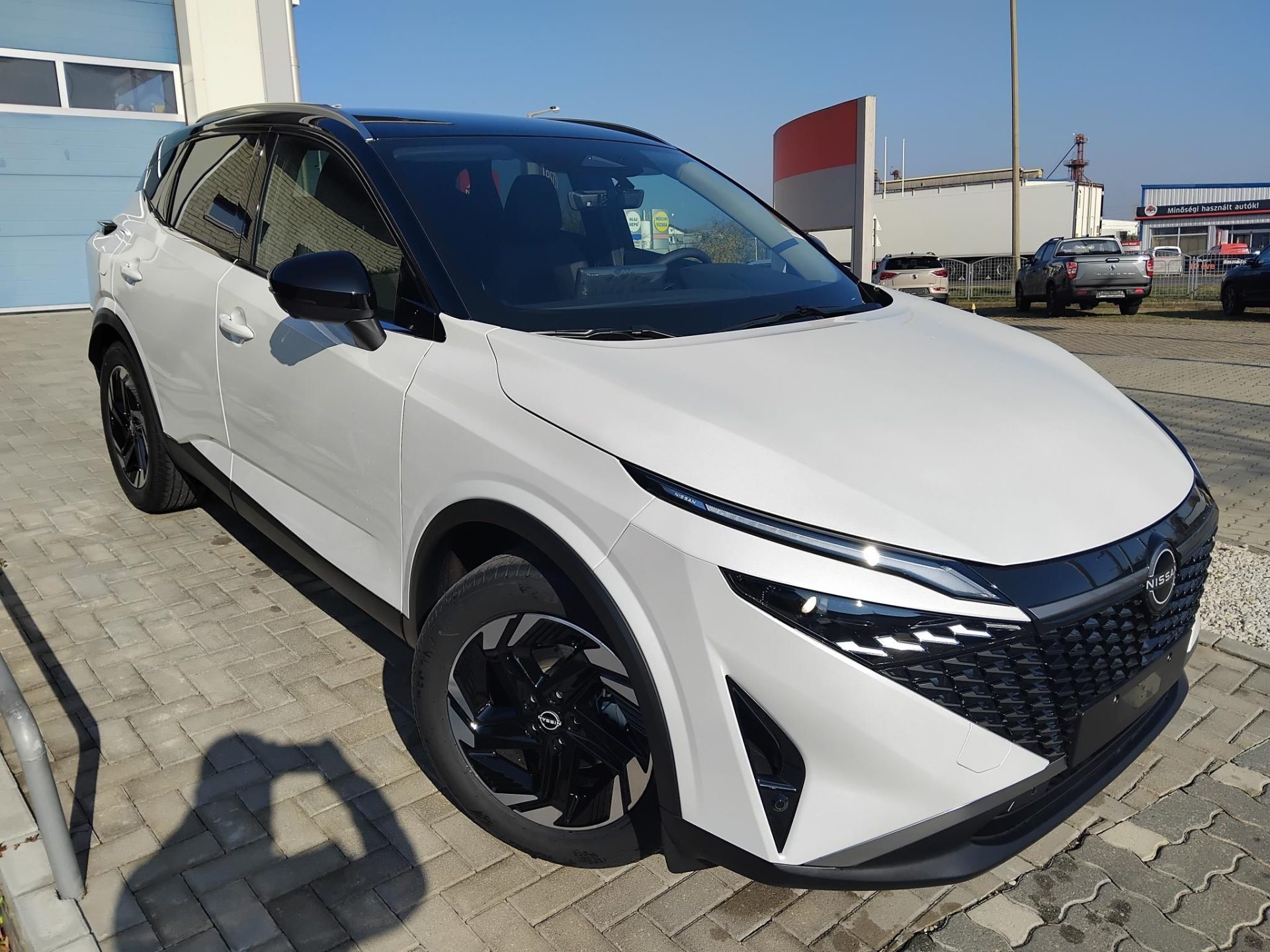NISSAN QASHQAI 1.3 DIG-T Mild Hybrid N-Connecta X-Tronic MILLIÓS KEDVEZMÉNY!!! BI-COLOR+KÉSZLETRŐL!!!