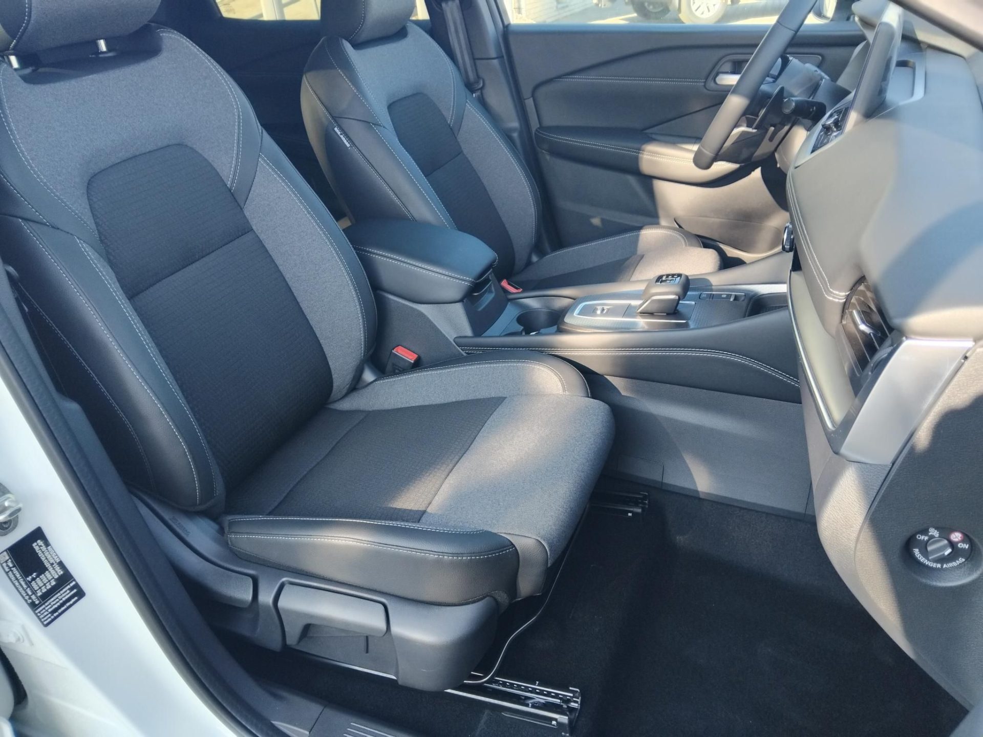 NISSAN QASHQAI 1.3 DIG-T Mild Hybrid N-Connecta X-Tronic MILLIÓS KEDVEZMÉNY!!! BI-COLOR+KÉSZLETRŐL!!!