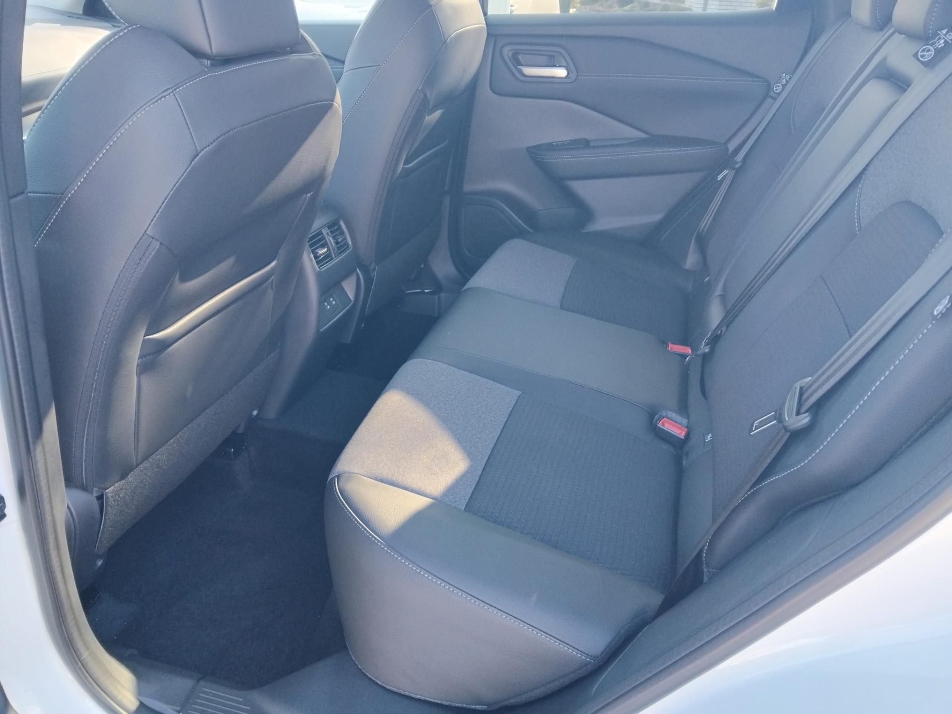 NISSAN QASHQAI 1.3 DIG-T Mild Hybrid N-Connecta X-Tronic MILLIÓS KEDVEZMÉNY!!! BI-COLOR+KÉSZLETRŐL!!!