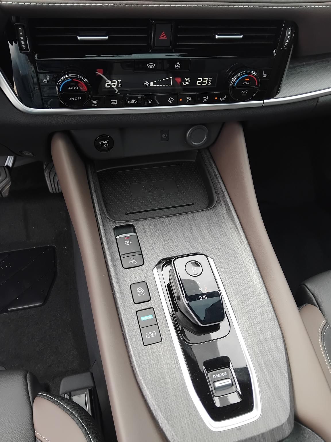 NISSAN QASHQAI 1.5 e-Power Tekna (Automata) MILLIÓS KEDVEZMÉNY!!! MAGASAN FELSZERELT KÜLÖNLEGES BELSŐ TÉR!