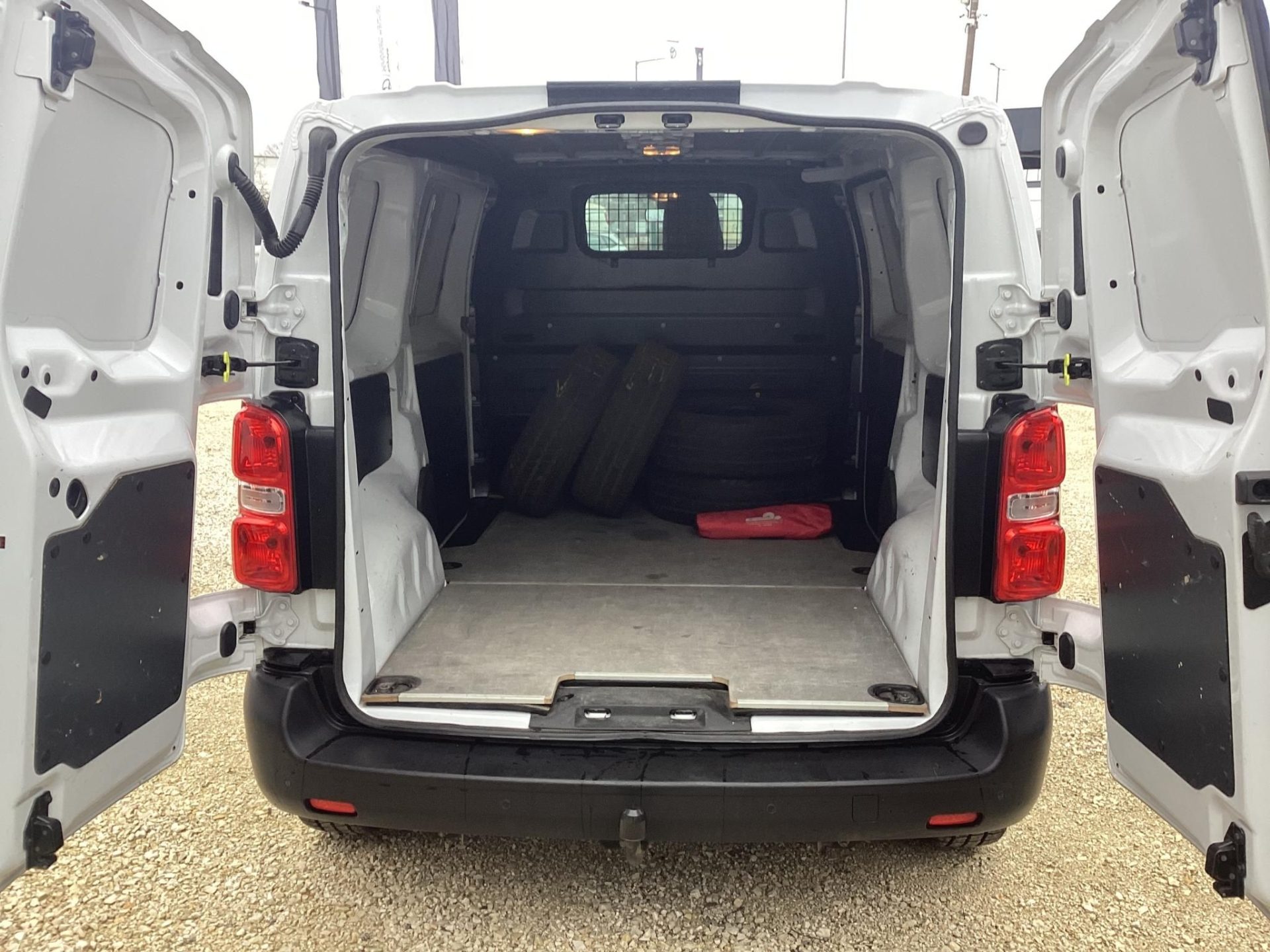 TOYOTA PROACE 2.0 D-4D Active – L1H1 Mo.-i.1.tul. GYÁRI GARANCIA 2029.03.-ig. ! KAVOSZ 3% !