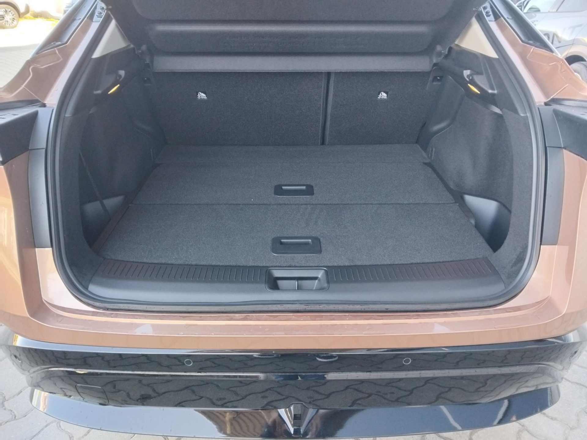 NISSAN ARIYA 87kWh Evolve MILLIÓS KEDVEZMÉNNYEL KÉSZLETRŐL!!!