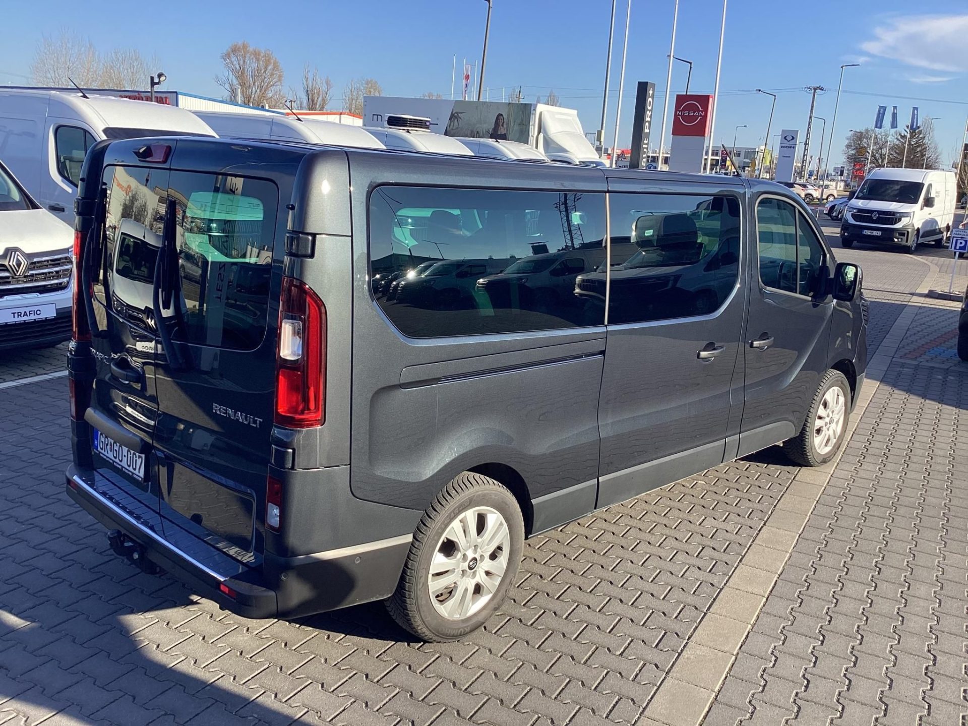 RENAULT TRAFIC 2.0 Blue dCi 150 L2H1 Equilibre (9 személyes ) Mo.-i.1.tul.DUPLA TOLÓAJTÓ/HOROG/ÁFÁS !