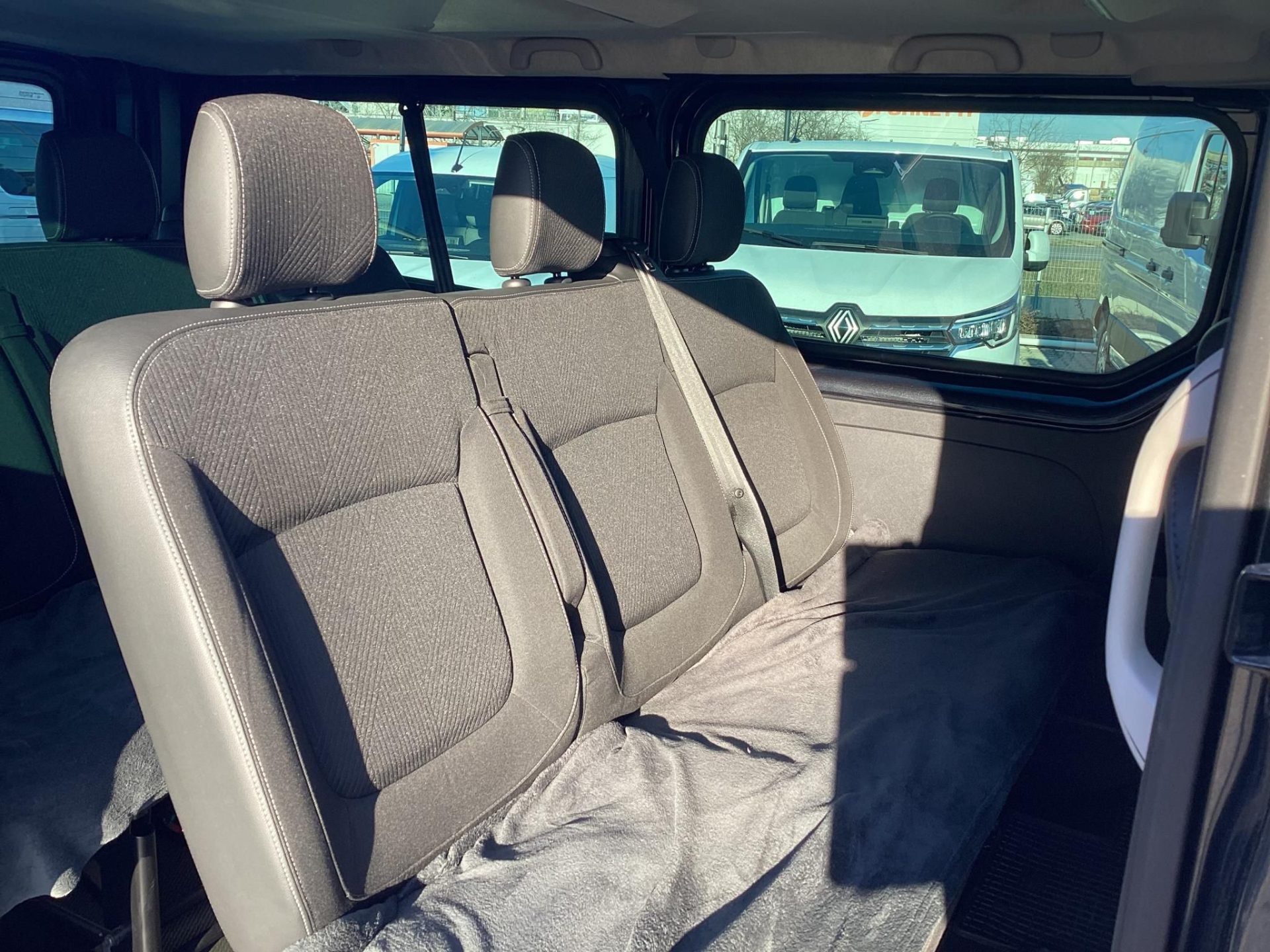 RENAULT TRAFIC 2.0 Blue dCi 150 L2H1 Equilibre (9 személyes ) Mo.-i.1.tul.DUPLA TOLÓAJTÓ/HOROG/ÁFÁS !