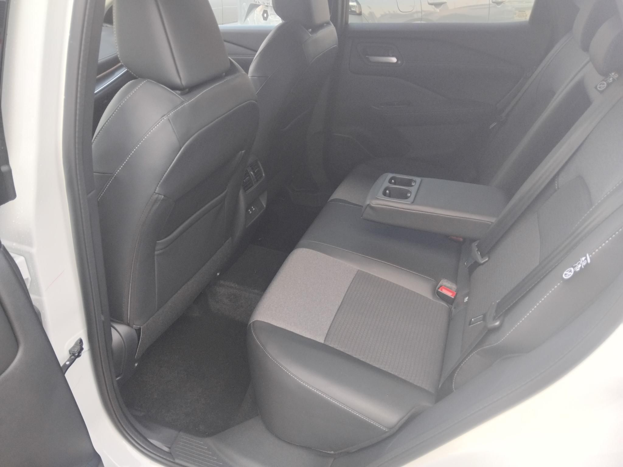 NISSAN QASHQAI 1.3 DIG-T Mild Hybrid N-Connecta TÖBBMILLIÓS KEDVEZMÉNY! MANUÁLIS VÁLTÓ+BI-COLOR ÉS TÉLI CSOMAG!