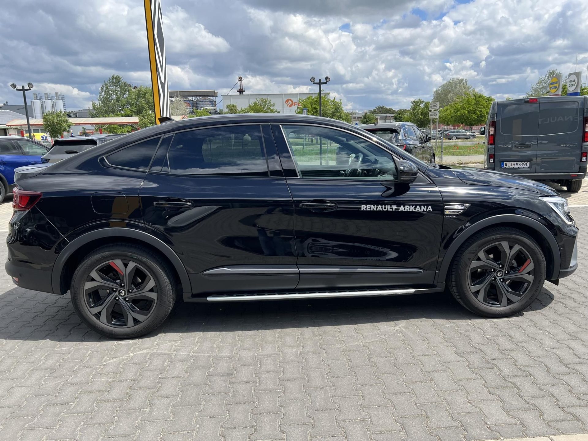 RENAULT ARKANA 1.3 TCe mild Hybrid R.S. Line EDC érvényes gyári garancia