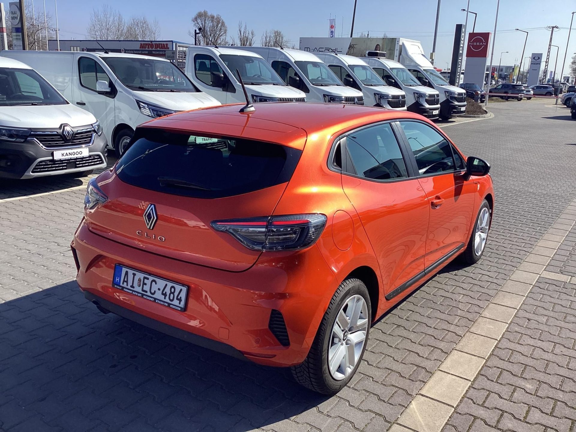 RENAULT CLIO 1.0 TCe Equilibre Mo.-i.13ekm ! GYÁRI GARANCIA 2029.06.-ig v. 100ekm-ig !LED/KEYLESS-GO/ÜLÉSFŰTÉS