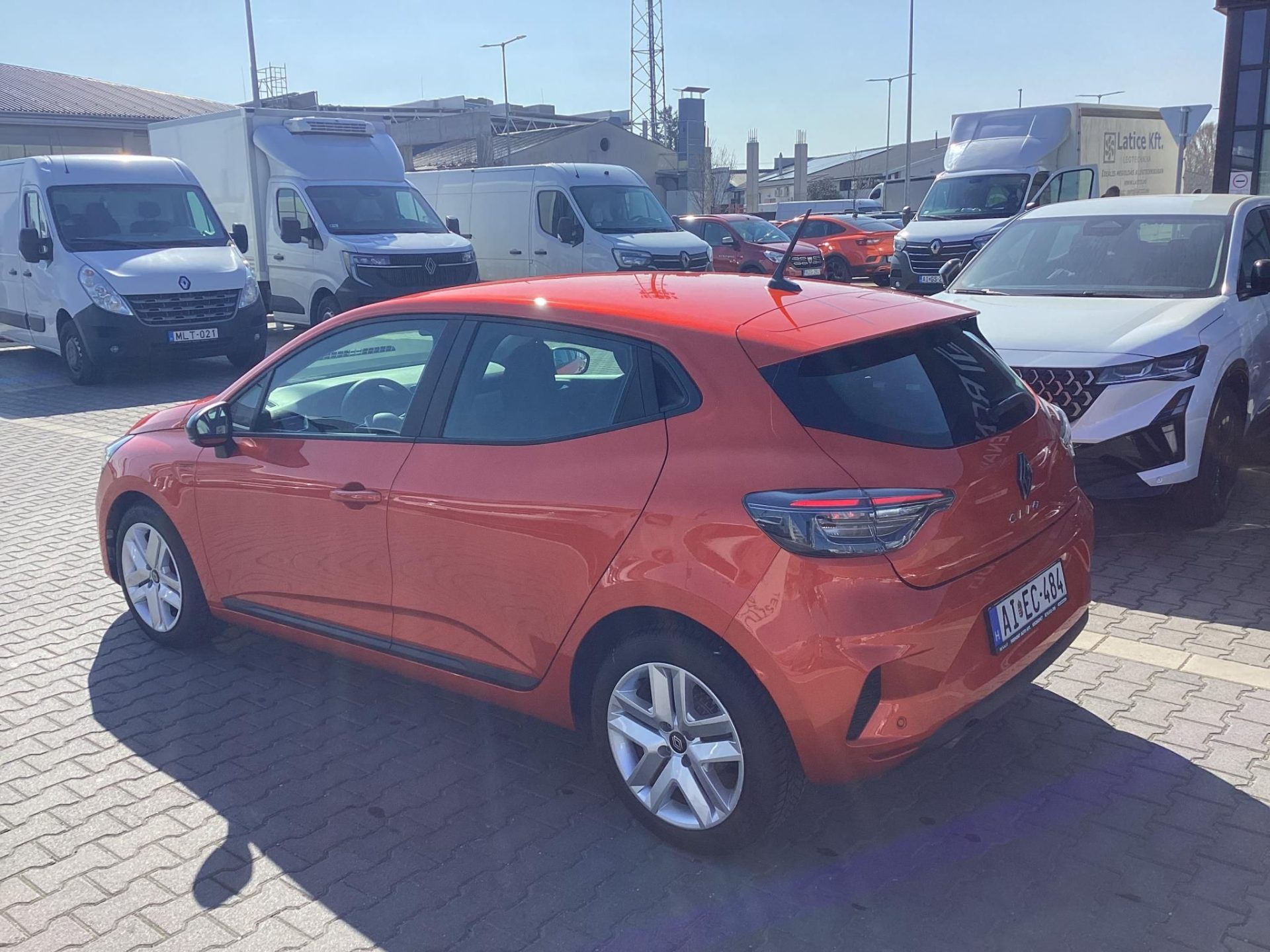RENAULT CLIO 1.0 TCe Equilibre Mo.-i.13ekm ! GYÁRI GARANCIA 2029.06.-ig v. 100ekm-ig !LED/KEYLESS-GO/ÜLÉSFŰTÉS