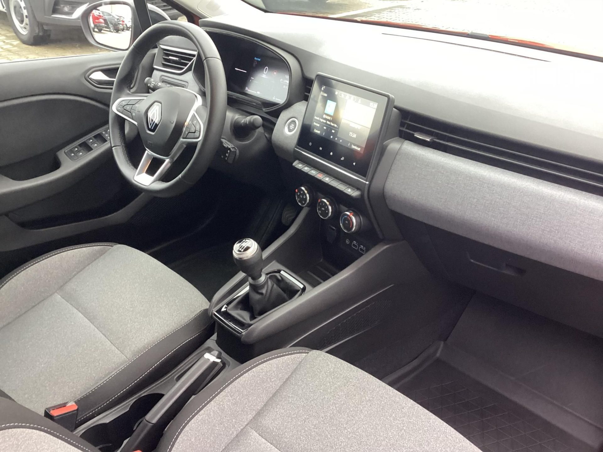 RENAULT CLIO 1.0 TCe Equilibre Mo.-i.13ekm ! GYÁRI GARANCIA 2029.06.-ig v. 100ekm-ig !LED/KEYLESS-GO/ÜLÉSFŰTÉS