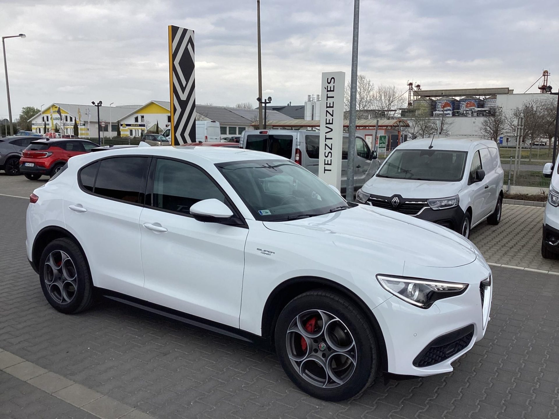 ALFA ROMEO STELVIO 2.0 Super Q4 (Automata) Mo-i.! 2027.03.-ig GYÁRI GARANCIA !