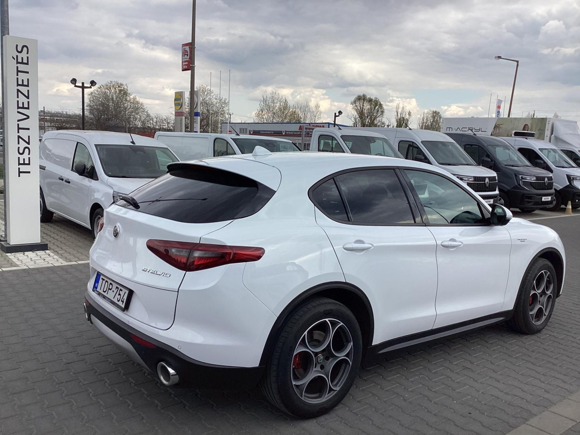 ALFA ROMEO STELVIO 2.0 Super Q4 (Automata) Mo-i.! 2027.03.-ig GYÁRI GARANCIA !
