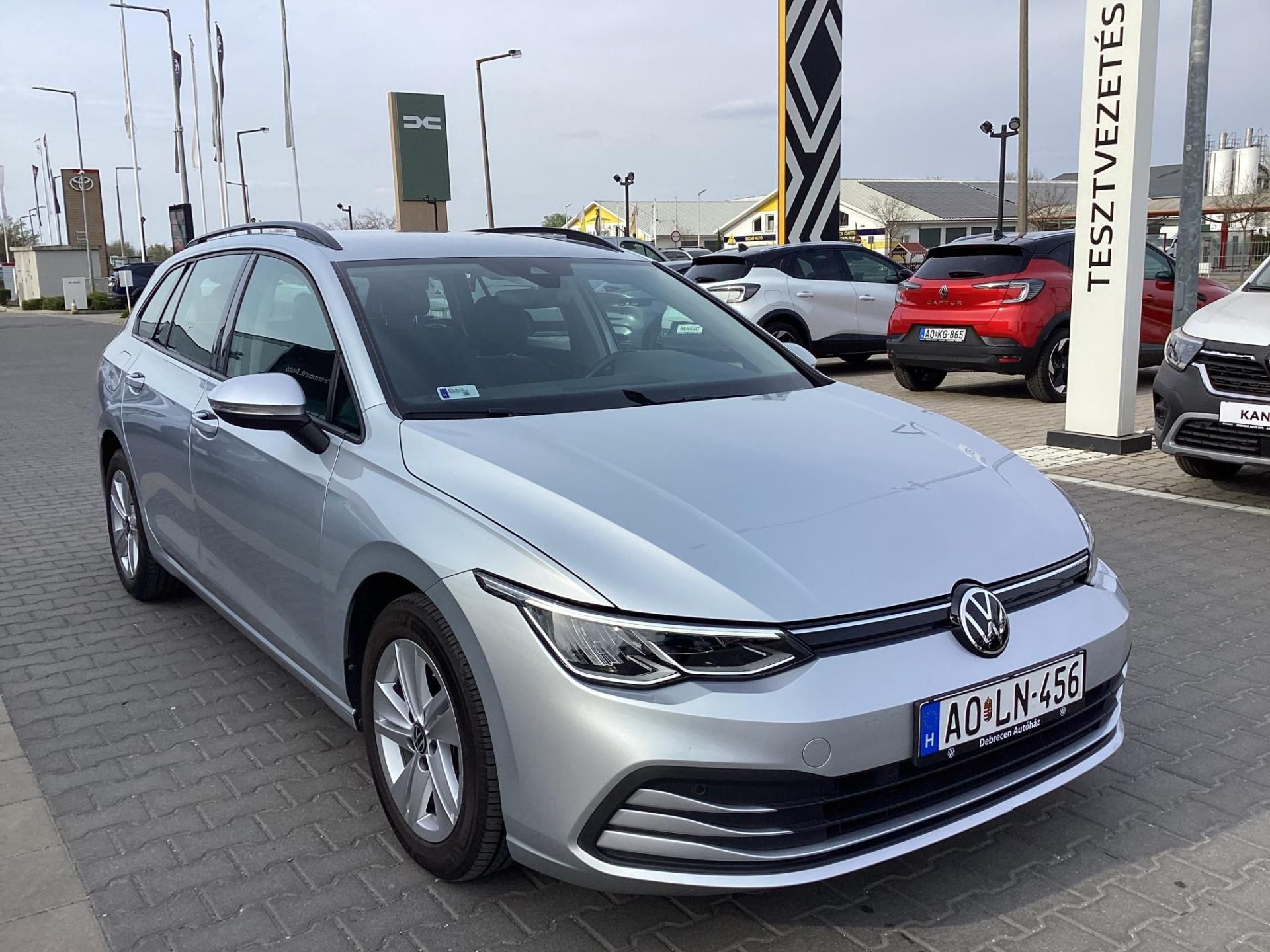 VOLKSWAGEN GOLF VIII Variant 1.5 eTSI ACT Life DSG SZERVÍZKÖNYVES !