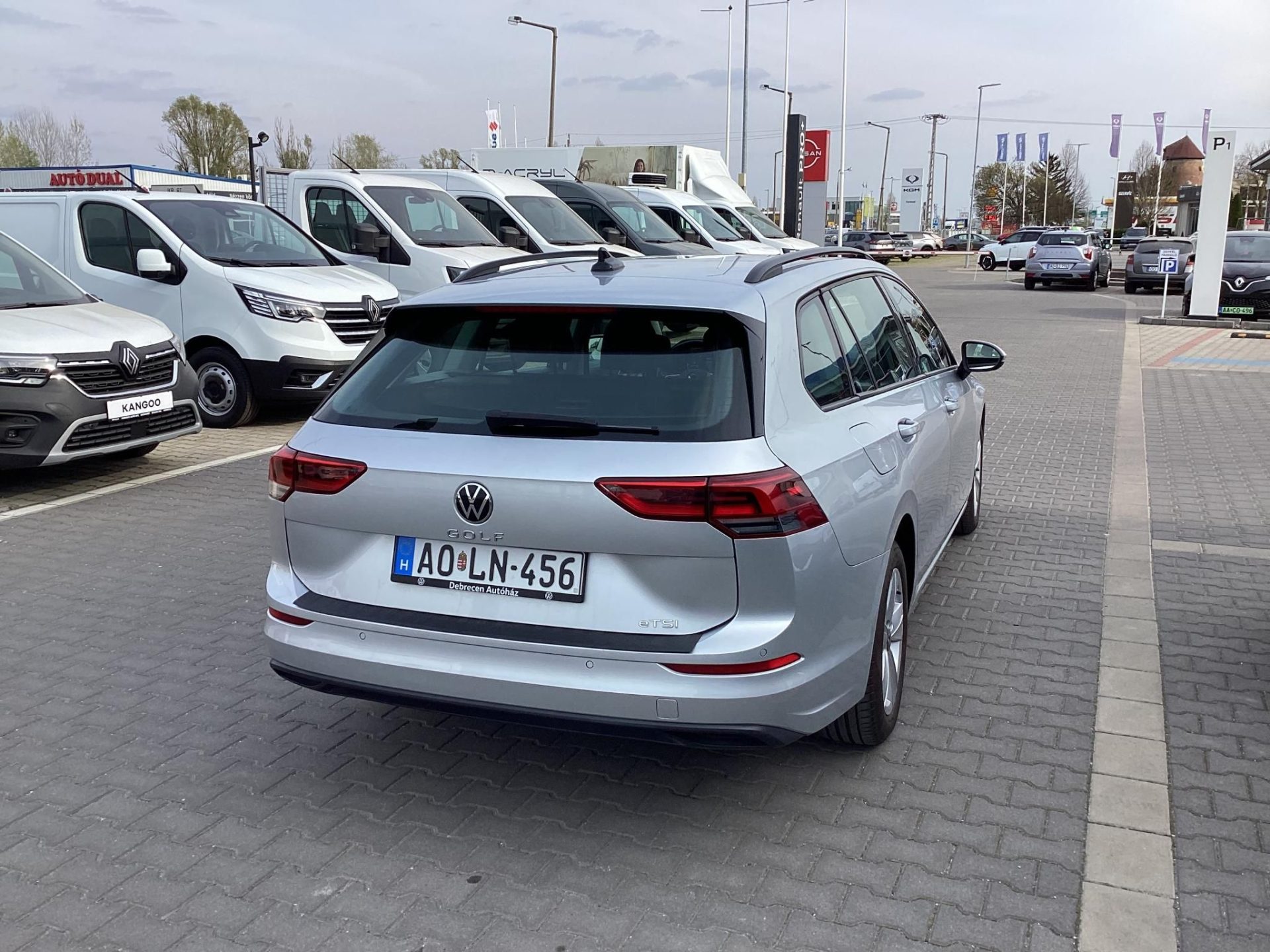 VOLKSWAGEN GOLF VIII Variant 1.5 eTSI ACT Life DSG SZERVÍZKÖNYVES !