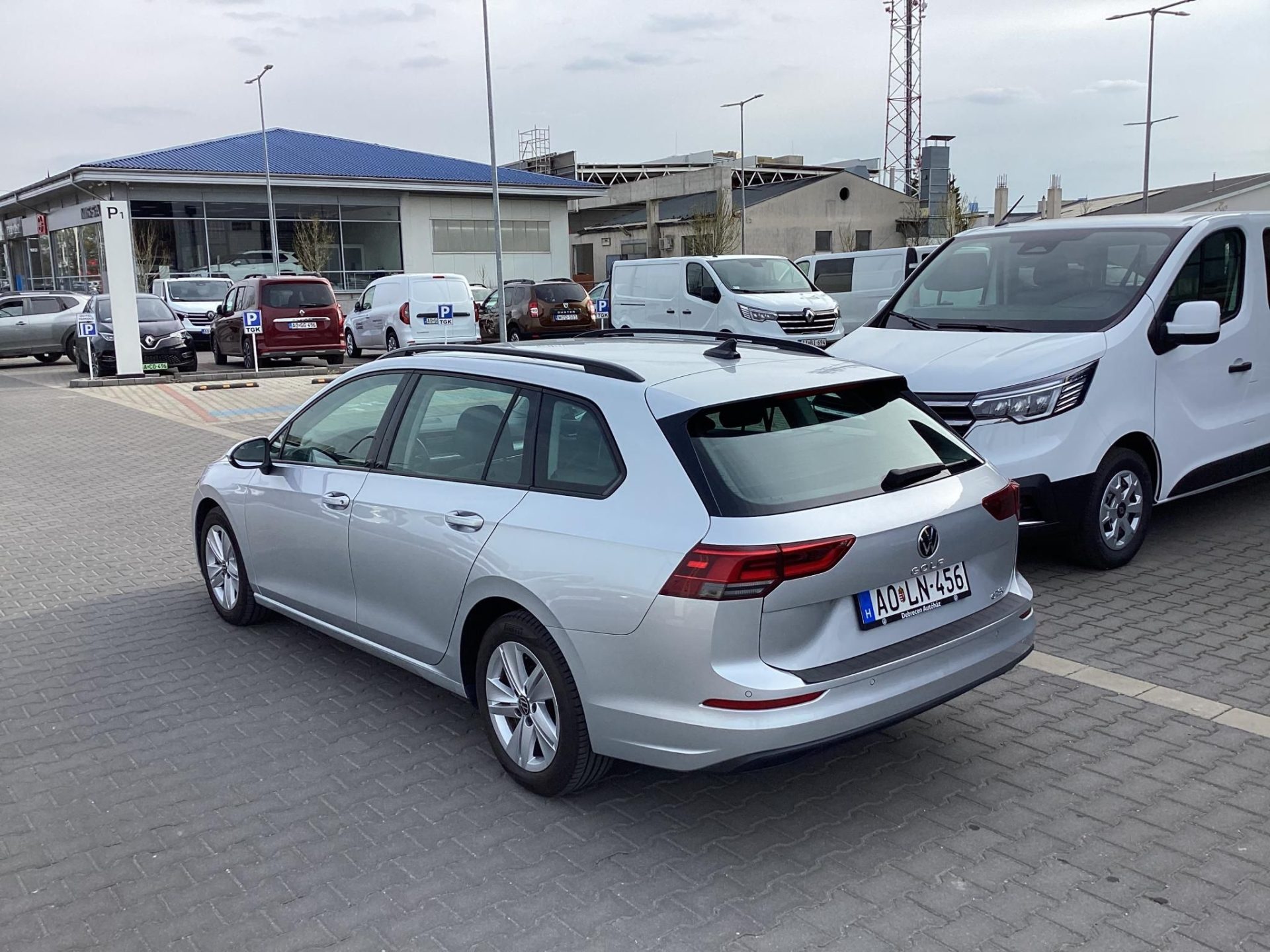 VOLKSWAGEN GOLF VIII Variant 1.5 eTSI ACT Life DSG SZERVÍZKÖNYVES !