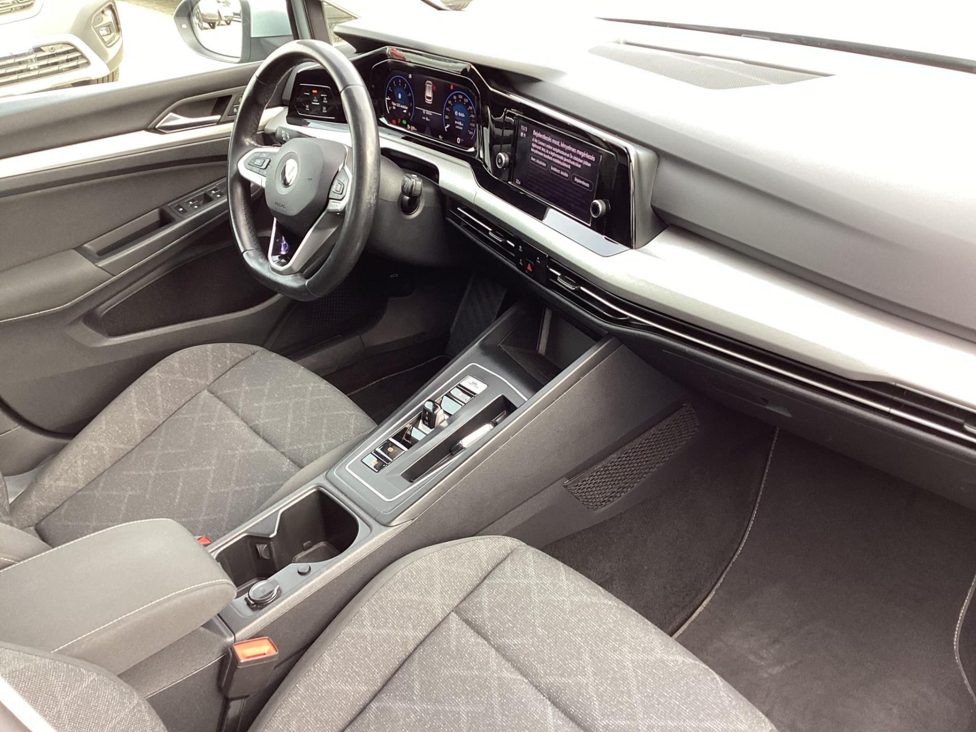 VOLKSWAGEN GOLF VIII Variant 1.5 eTSI ACT Life DSG SZERVÍZKÖNYVES !