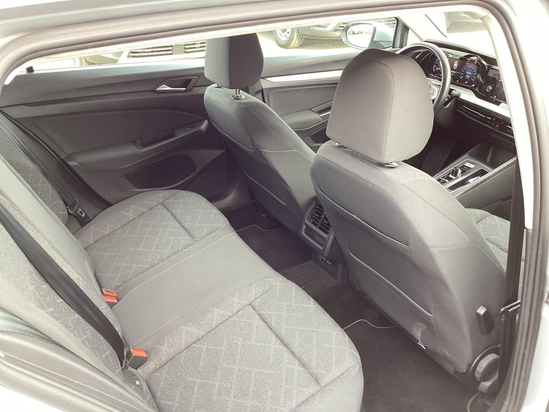 VOLKSWAGEN GOLF VIII Variant 1.5 eTSI ACT Life DSG SZERVÍZKÖNYVES !