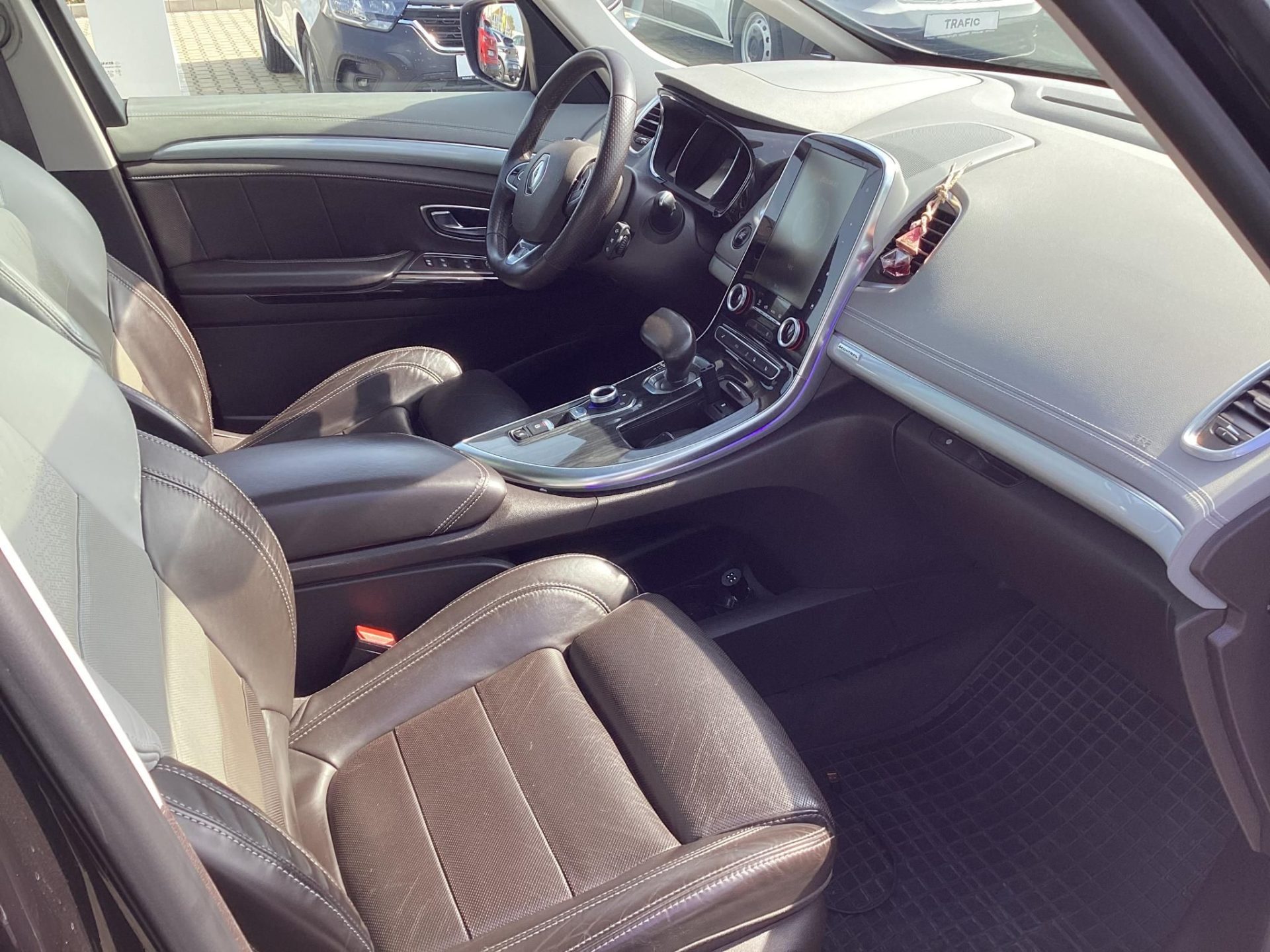 RENAULT ESPACE 1.6 dCi Initiale Paris 4Control EDC6 (7 személyes ) BOSE/LED/NAVI/4CONTROL/KAMERA/KORMÁNYFŰTÉS/MASSZÍROZÓS ÜLÉSEK ELÖL