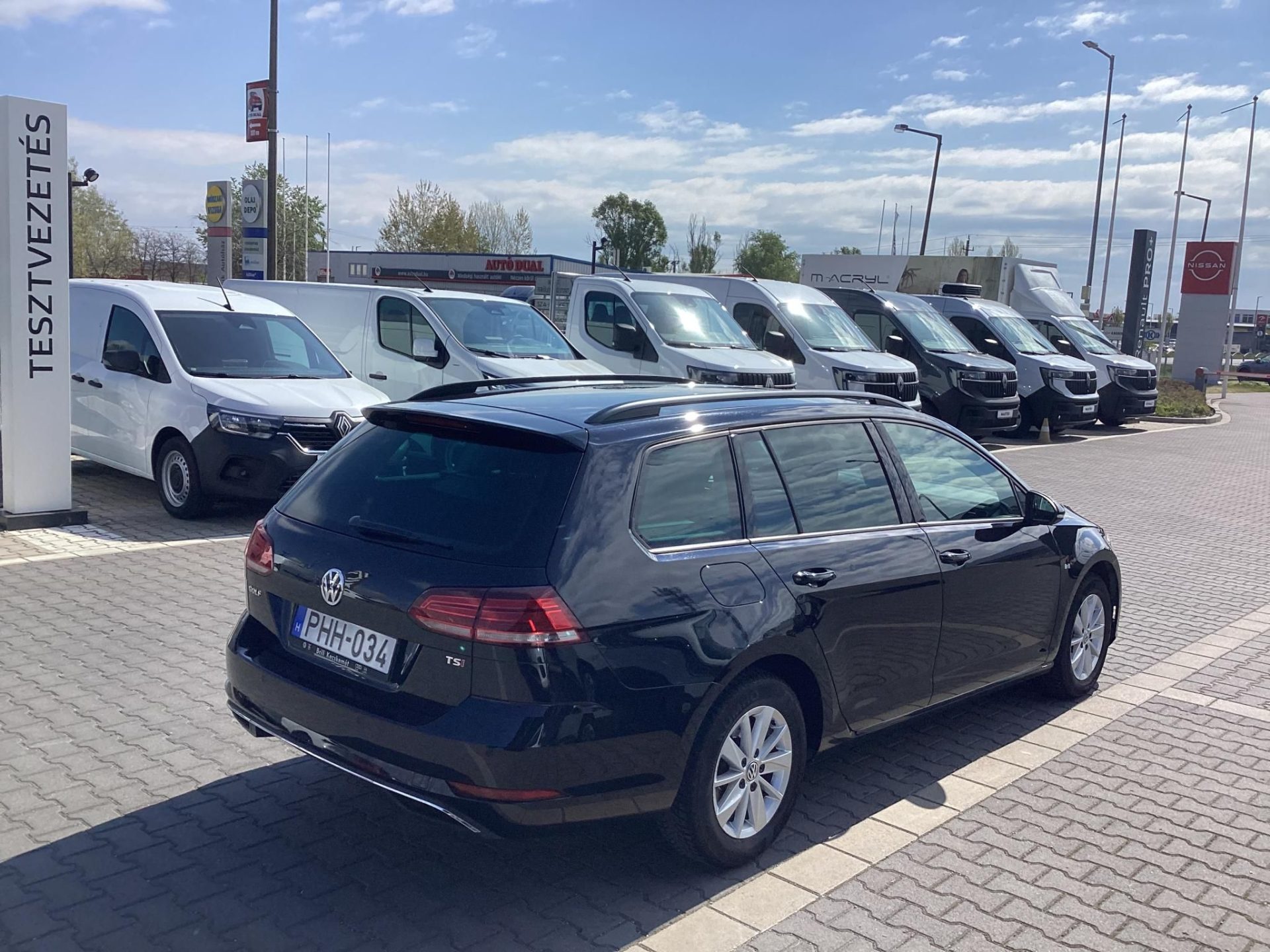 VOLKSWAGEN GOLF Sportsvan 1.4 TSI BMT Comfortline Mo.-i.95e km!