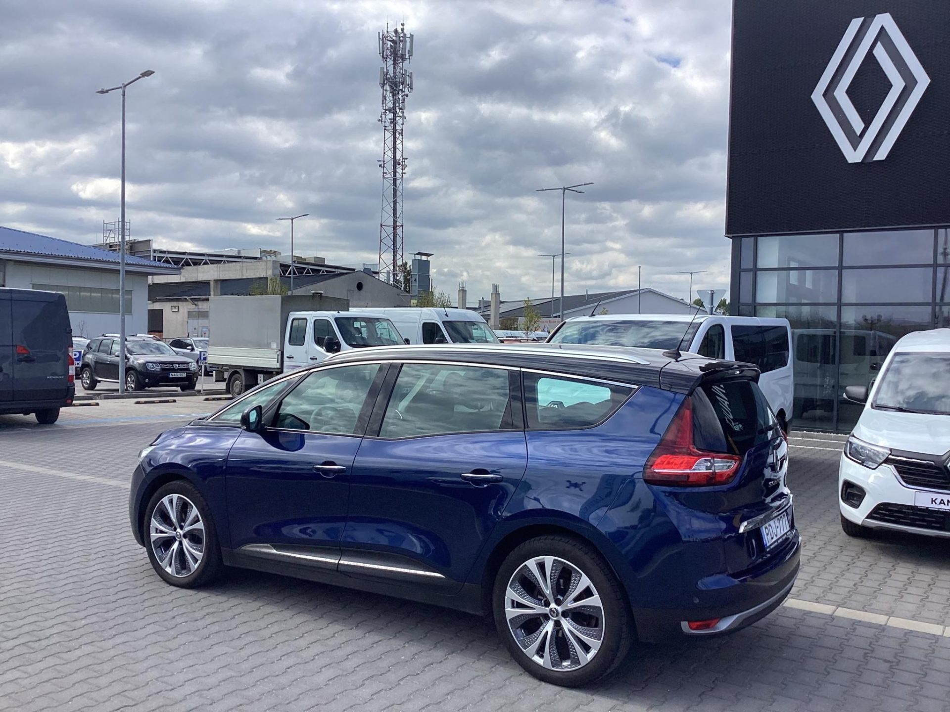 RENAULT GRAND SCENIC Scénic 1.2 TCe Intens (7 személyes ) Mo.-i.1.tul.! 99e km !MASSZÍROZÓS ÜLÉS/NAVIGÁCIÓ/FŰTHETŐ ÜLÉSEK/KEYLESS