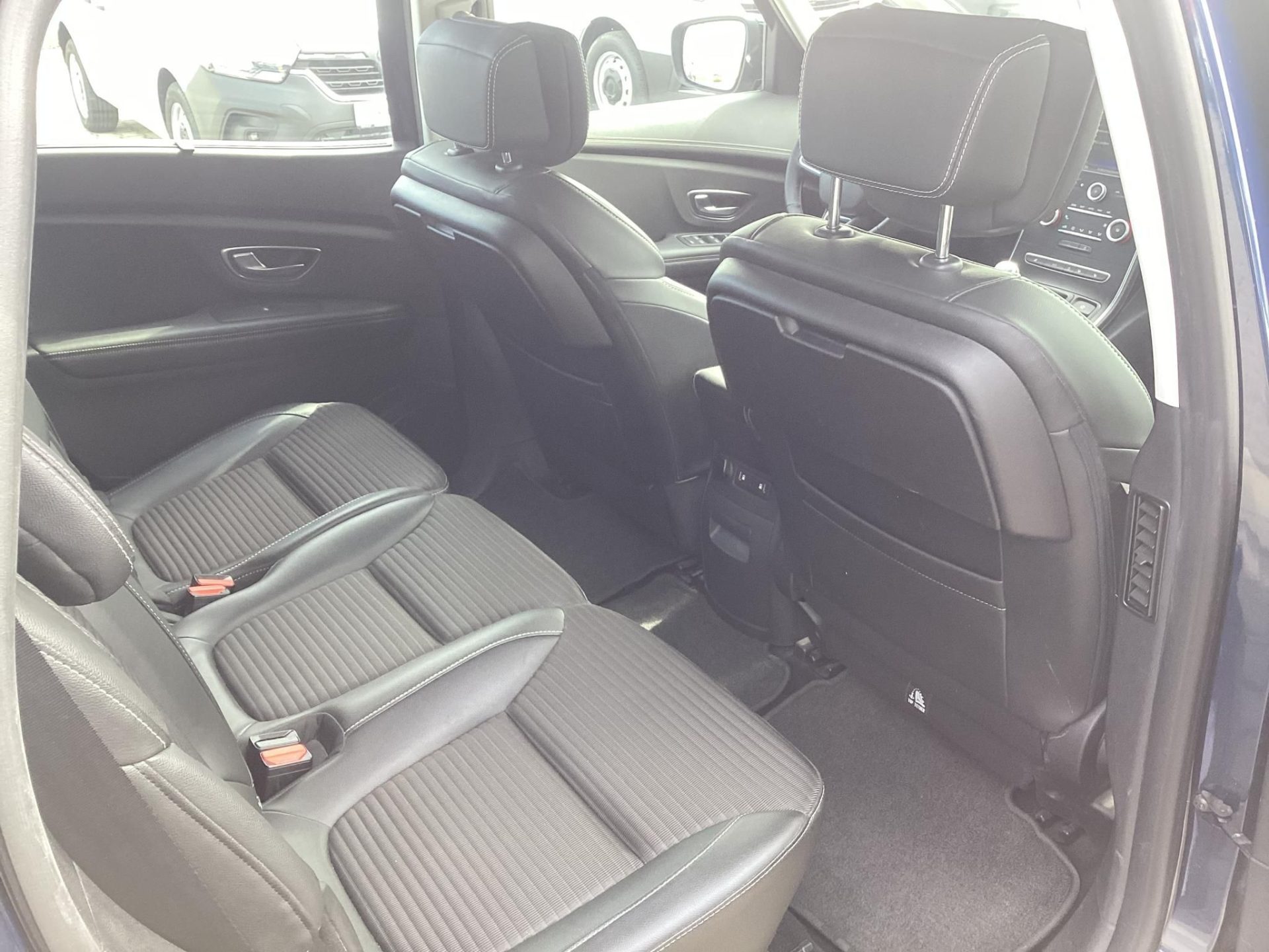 RENAULT GRAND SCENIC Scénic 1.2 TCe Intens (7 személyes ) Mo.-i.1.tul.! 99e km !MASSZÍROZÓS ÜLÉS/NAVIGÁCIÓ/FŰTHETŐ ÜLÉSEK/KEYLESS