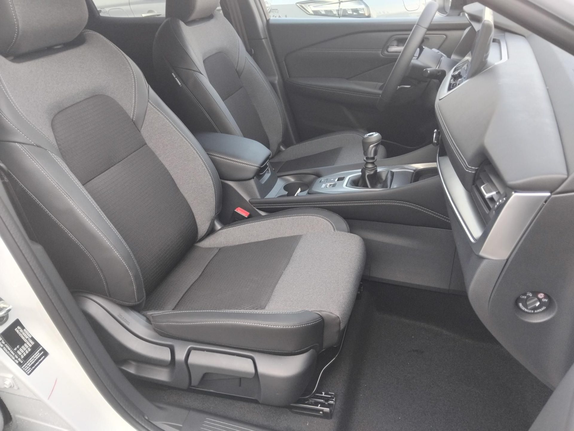 NISSAN QASHQAI 1.3 DIG-T Mild Hybrid N-Connecta EXTRA EGYEDI KEDVEZMÉNNYEL! MANUÁLIS VÁLTÓ+BI-COLOR ÉS TÉLI CSOMAG!