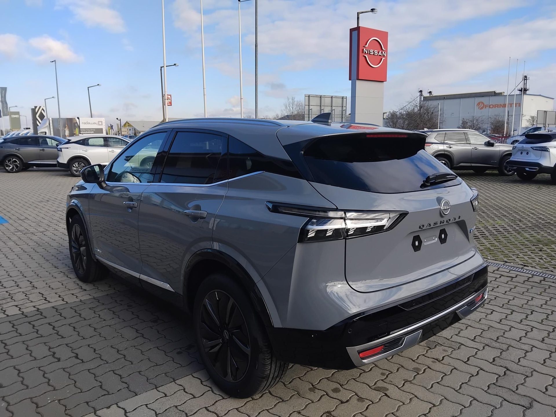 NISSAN QASHQAI 1.5 e-Power Tekna (Automata) EXTRA EGYEDI KEDVEZMÉNNYEL!!! MAGASAN FELSZERELT KÜLÖNLEGES BELSŐ TÉR!