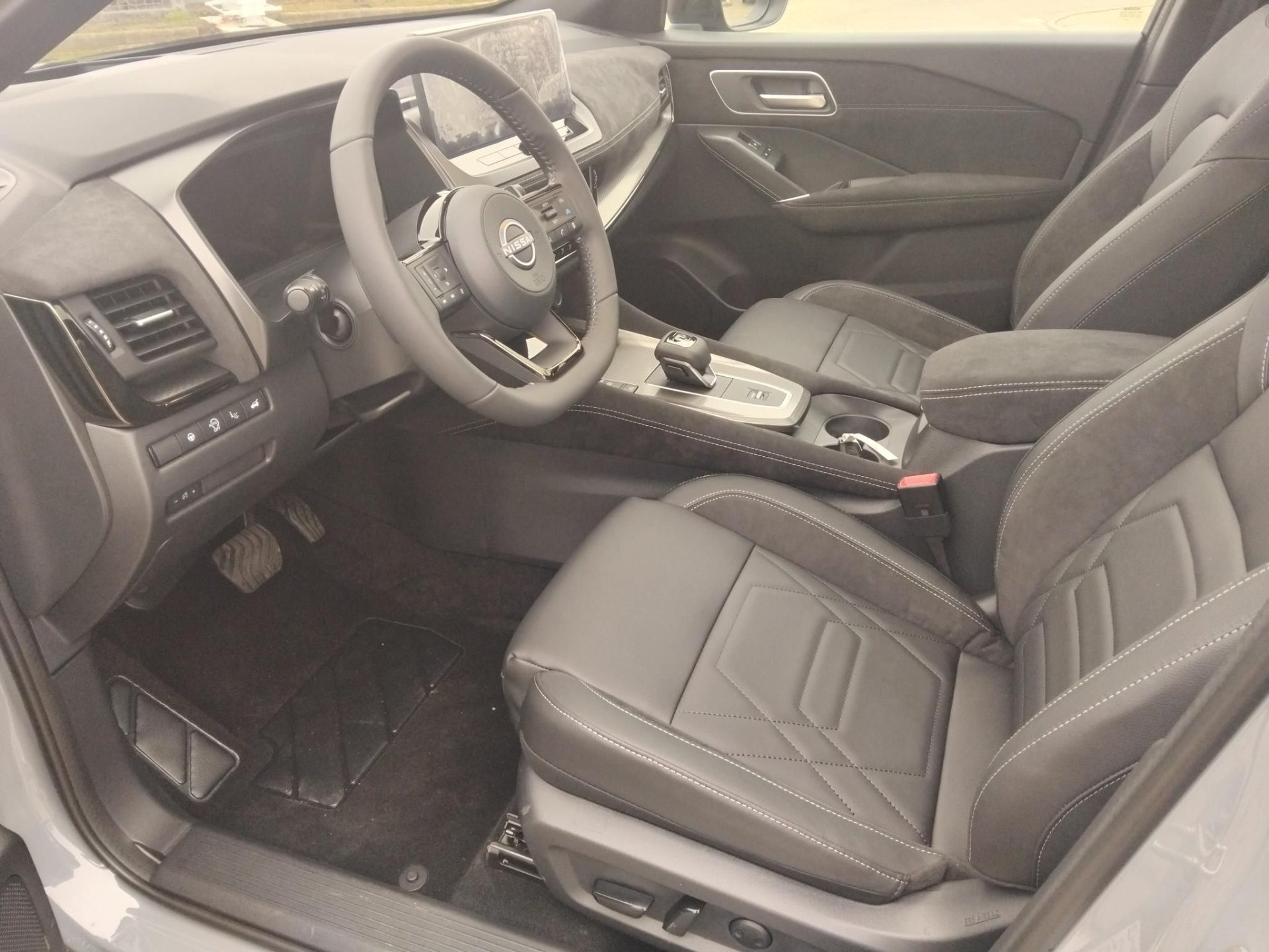 NISSAN QASHQAI 1.3 DIG-T Mild N-Design X-Tronic KÜLÖNLEGES FELSZERELTSÉG KÉSZLETRŐL !!!