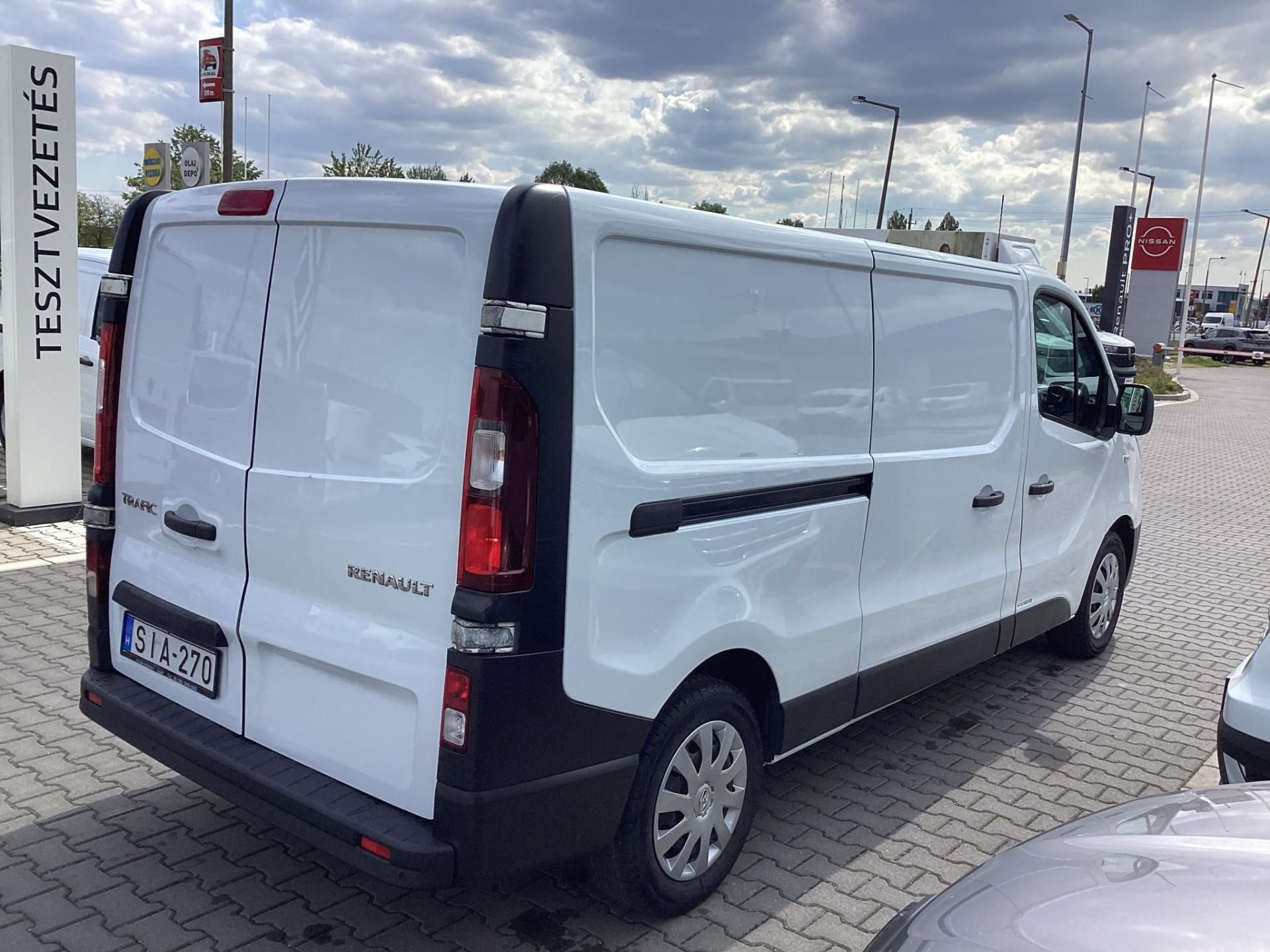 RENAULT TRAFIC 2.0 dCi 120 L2H1 2,9t Business S&S Mo.-i. LED/TOLATÓRADAR/TEMPOMAT