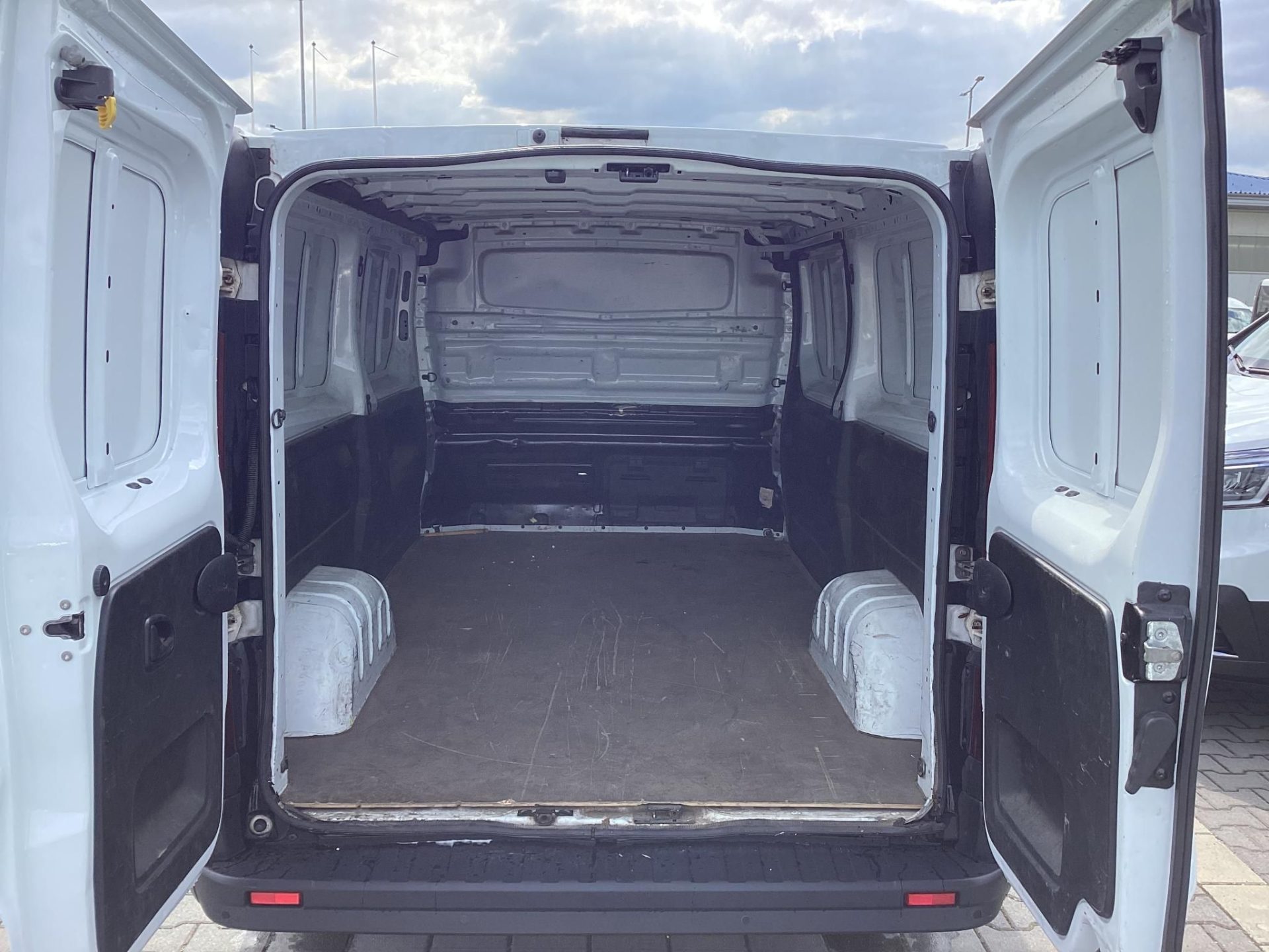 RENAULT TRAFIC 2.0 dCi 120 L2H1 2,9t Business S&S Mo.-i. LED/TOLATÓRADAR/TEMPOMAT