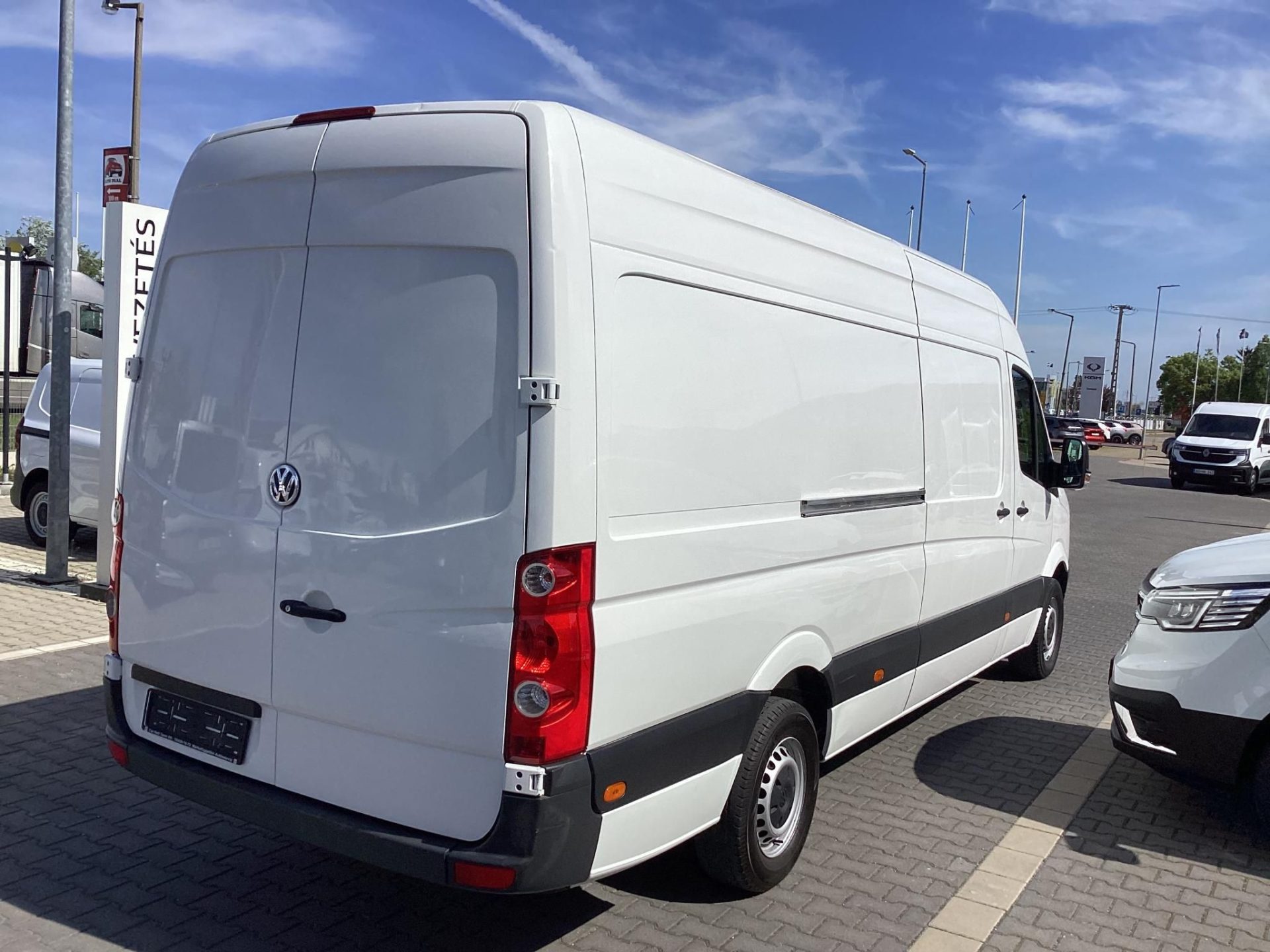VOLKSWAGEN CRAFTER 2.0 CR TDI 35 L4H2 MAXI MÉRET! FRISS NAGYSZERVÍZ UTÁN ! KLÍMA ! BURKOLT RAKTÉR !