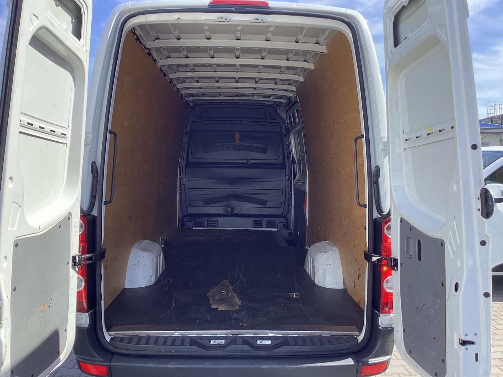 VOLKSWAGEN CRAFTER 2.0 CR TDI 35 L4H2 MAXI MÉRET! FRISS NAGYSZERVÍZ UTÁN ! KLÍMA ! BURKOLT RAKTÉR !