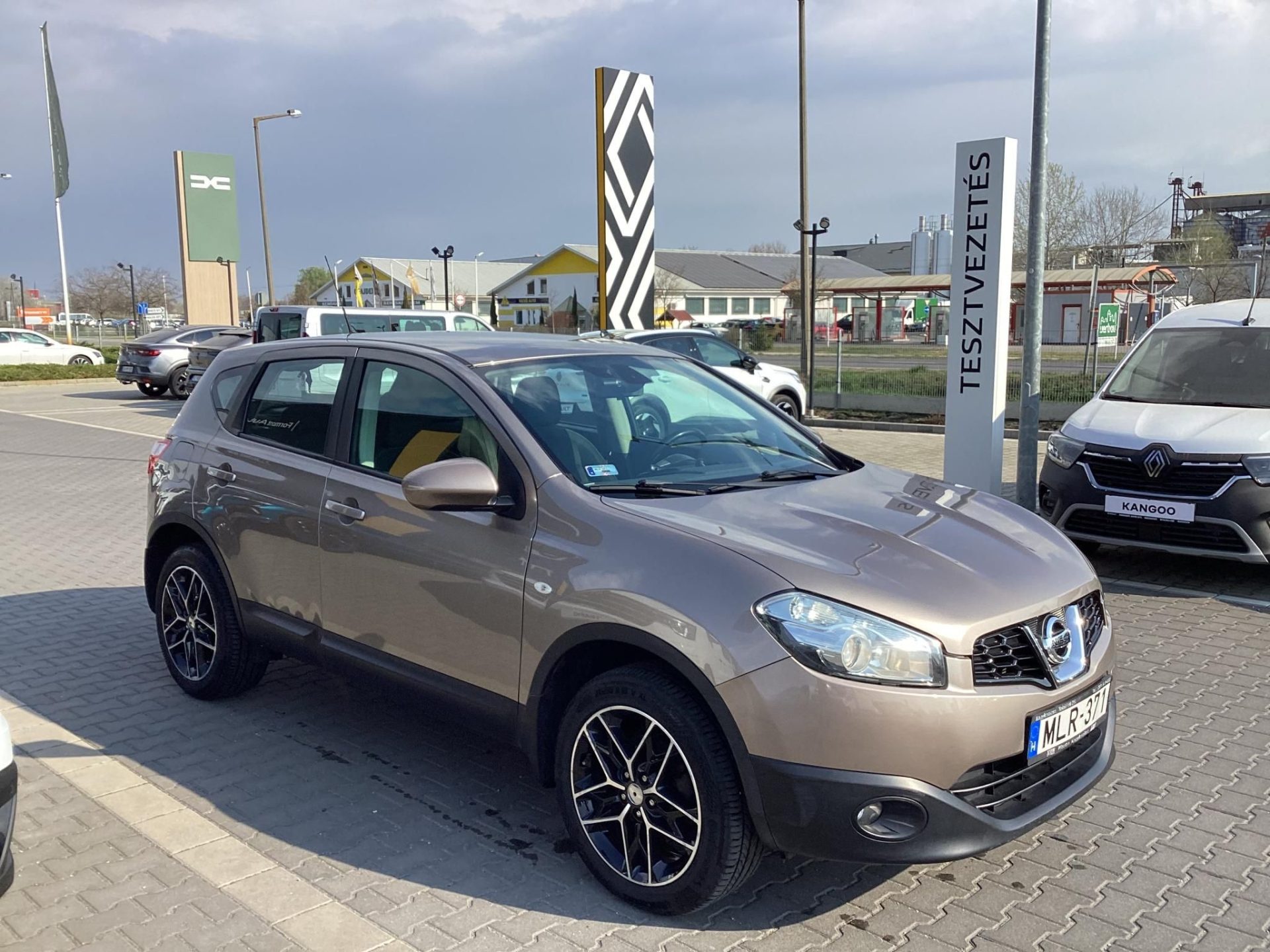 NISSAN QASHQAI Tekna 2.0 4WD Mo.-i.6 éve gy tulajdonos !