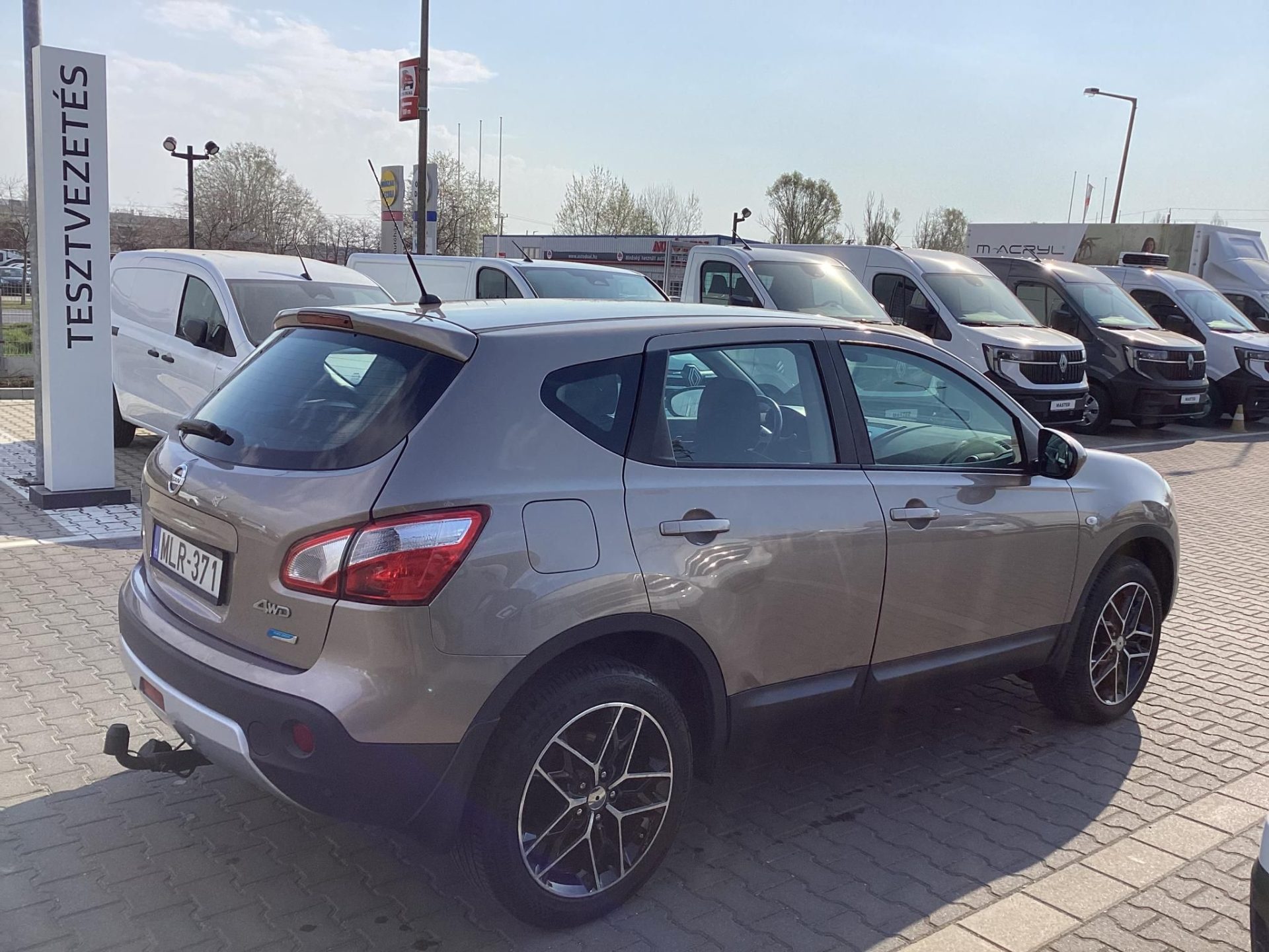 NISSAN QASHQAI Tekna 2.0 4WD Mo.-i.6 éve gy tulajdonos !