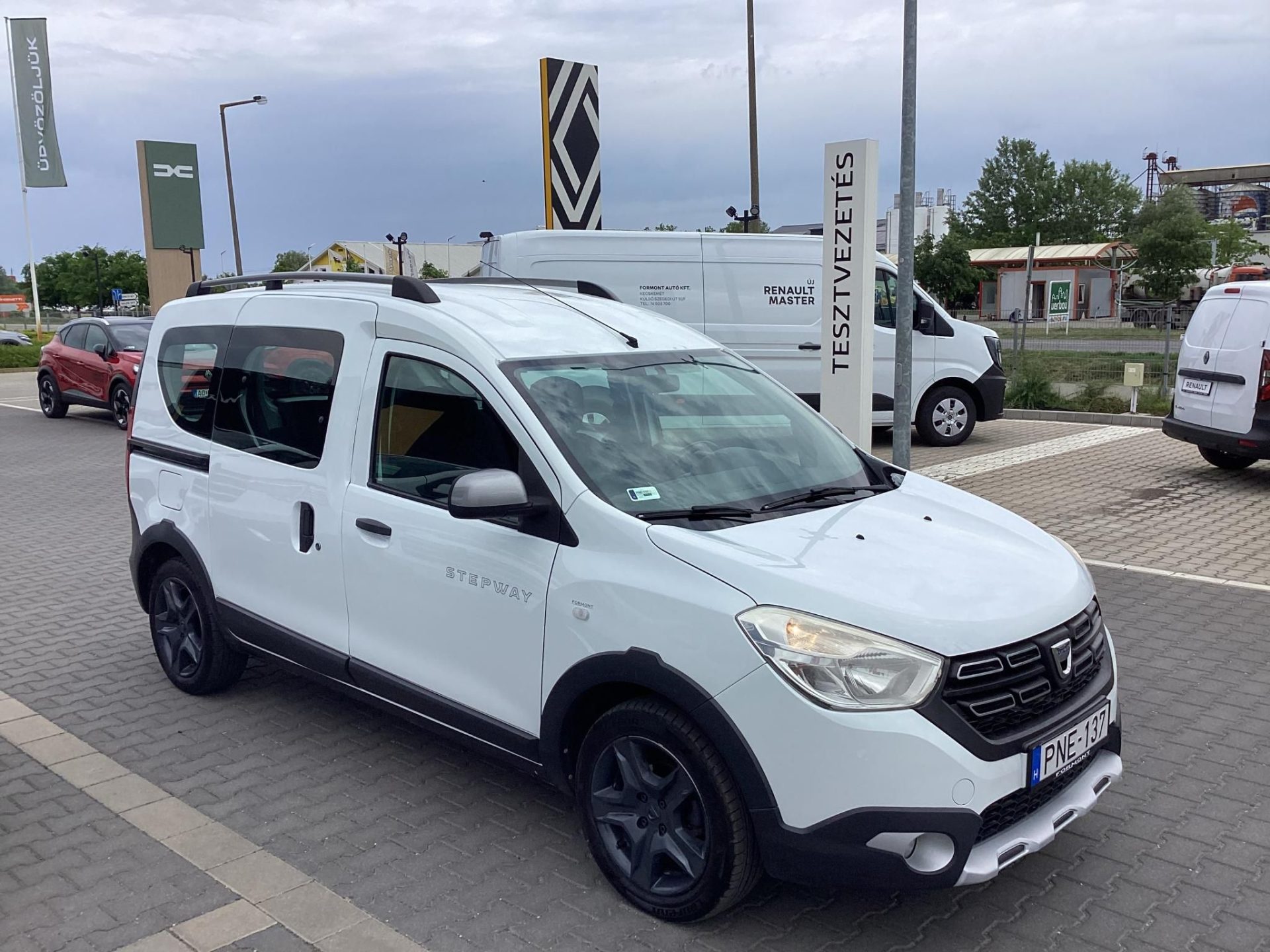 DACIA DOKKER 1.5 dCi Stepway Mo.-i / GYÁRI NAVIGÁCIÓ/DUPLA TOLÓAJTÓ !