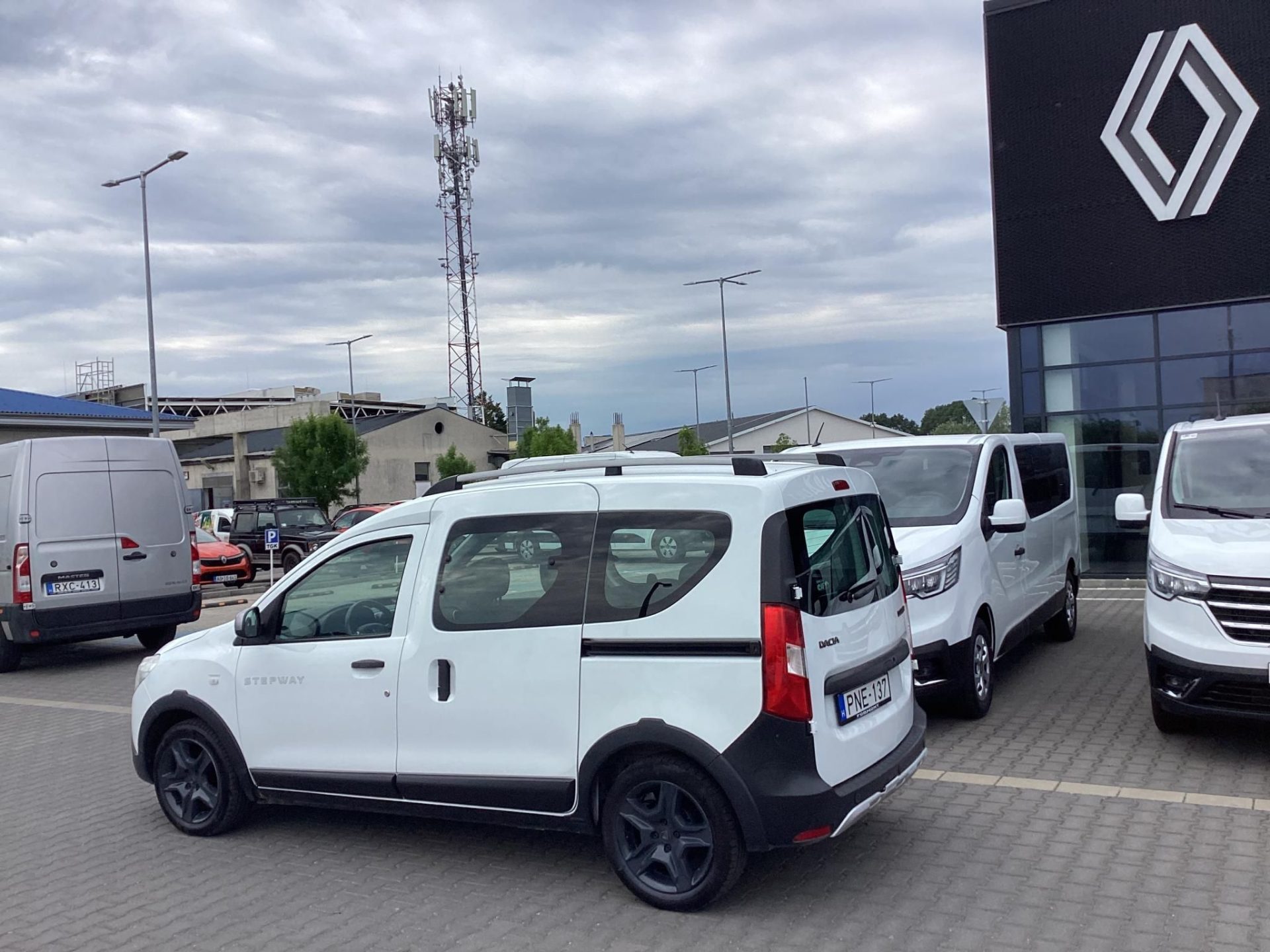 DACIA DOKKER 1.5 dCi Stepway Mo.-i / GYÁRI NAVIGÁCIÓ/DUPLA TOLÓAJTÓ !