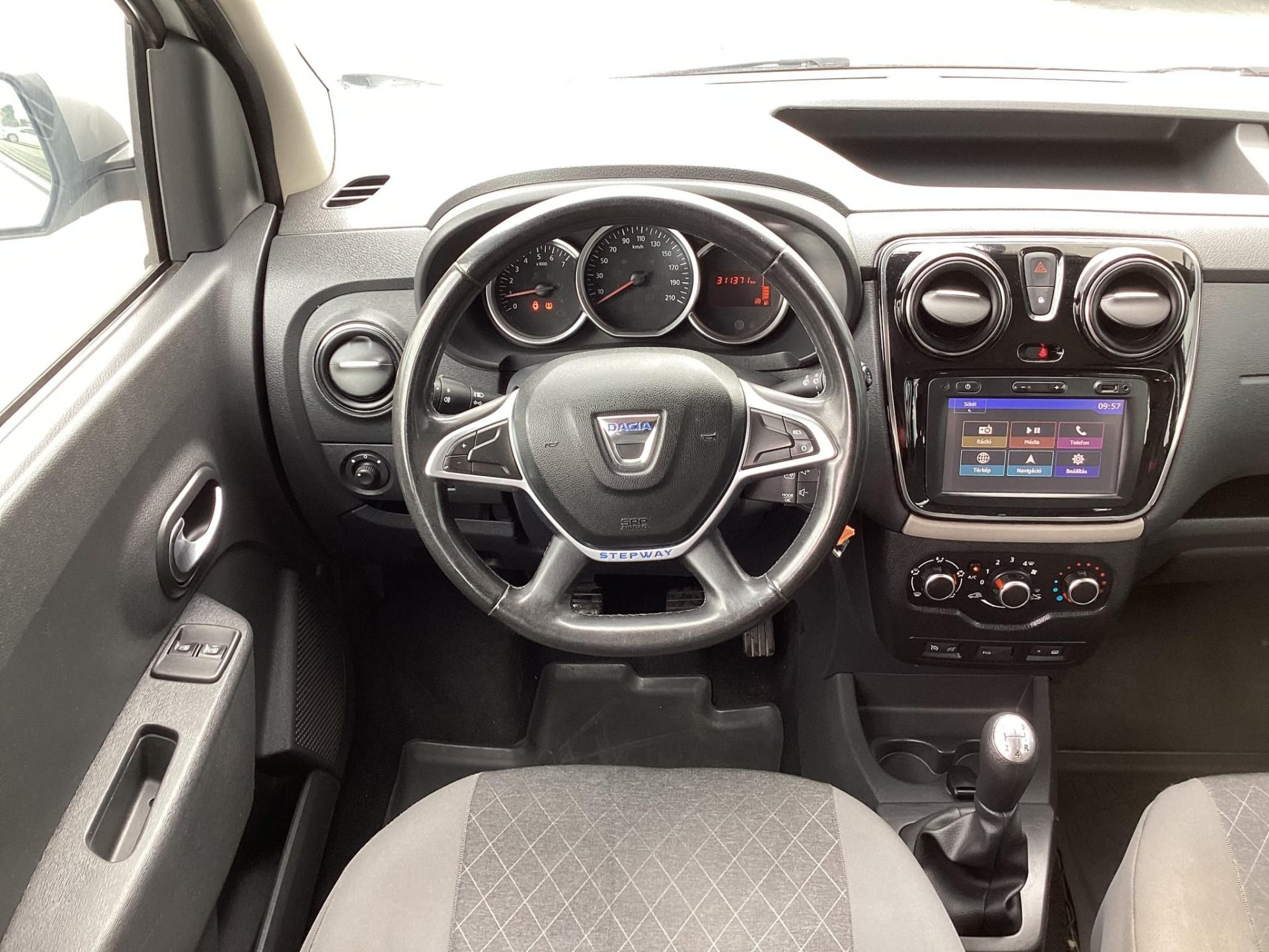 DACIA DOKKER 1.5 dCi Stepway Mo.-i / GYÁRI NAVIGÁCIÓ/DUPLA TOLÓAJTÓ !