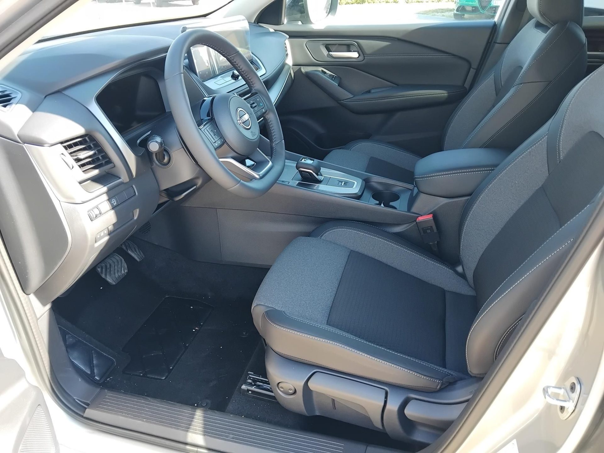 NISSAN QASHQAI 1.3 DIG-T Mild Hybrid N-Connecta X-Tronic NAGY KEDVEZMÉNNYEL! KÉSZLETRŐL+TÉLI CSOMAGGAL!
