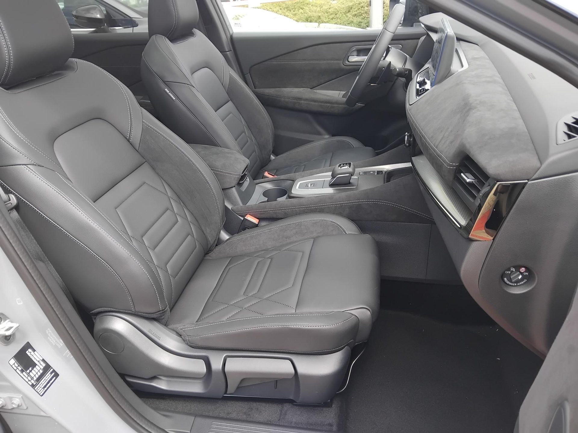 NISSAN QASHQAI 1.3 DIG-T Mild N-Design X-Tronic KÜLÖNLEGES FELSZERELTSÉG KÉSZLETRŐL !!!