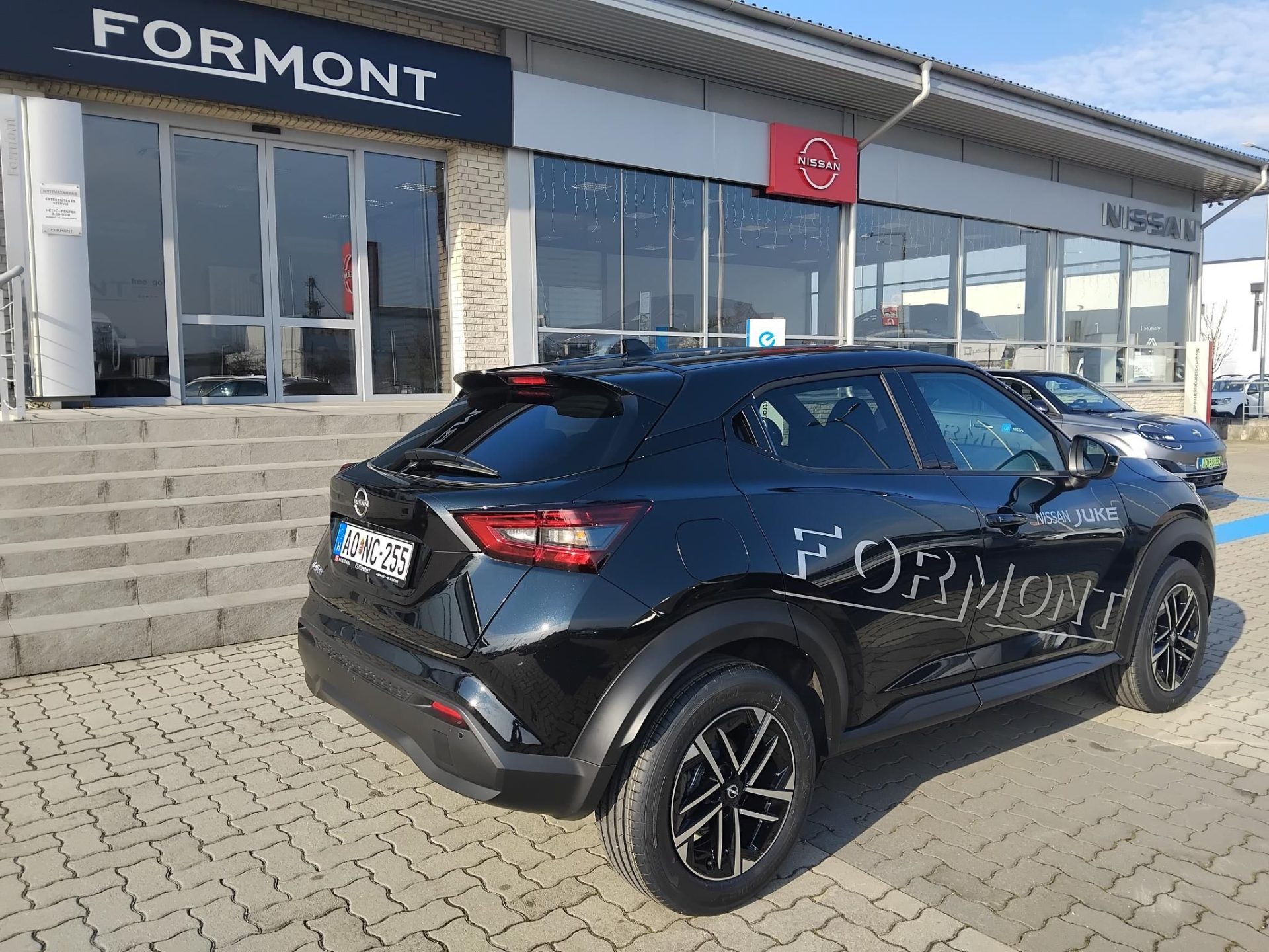 NISSAN JUKE 1.0 DIG-T N-Connecta NAVI+MAN. VÁLTÓ+TÉLI CSOMAG+KÉSZLETRŐL!!!