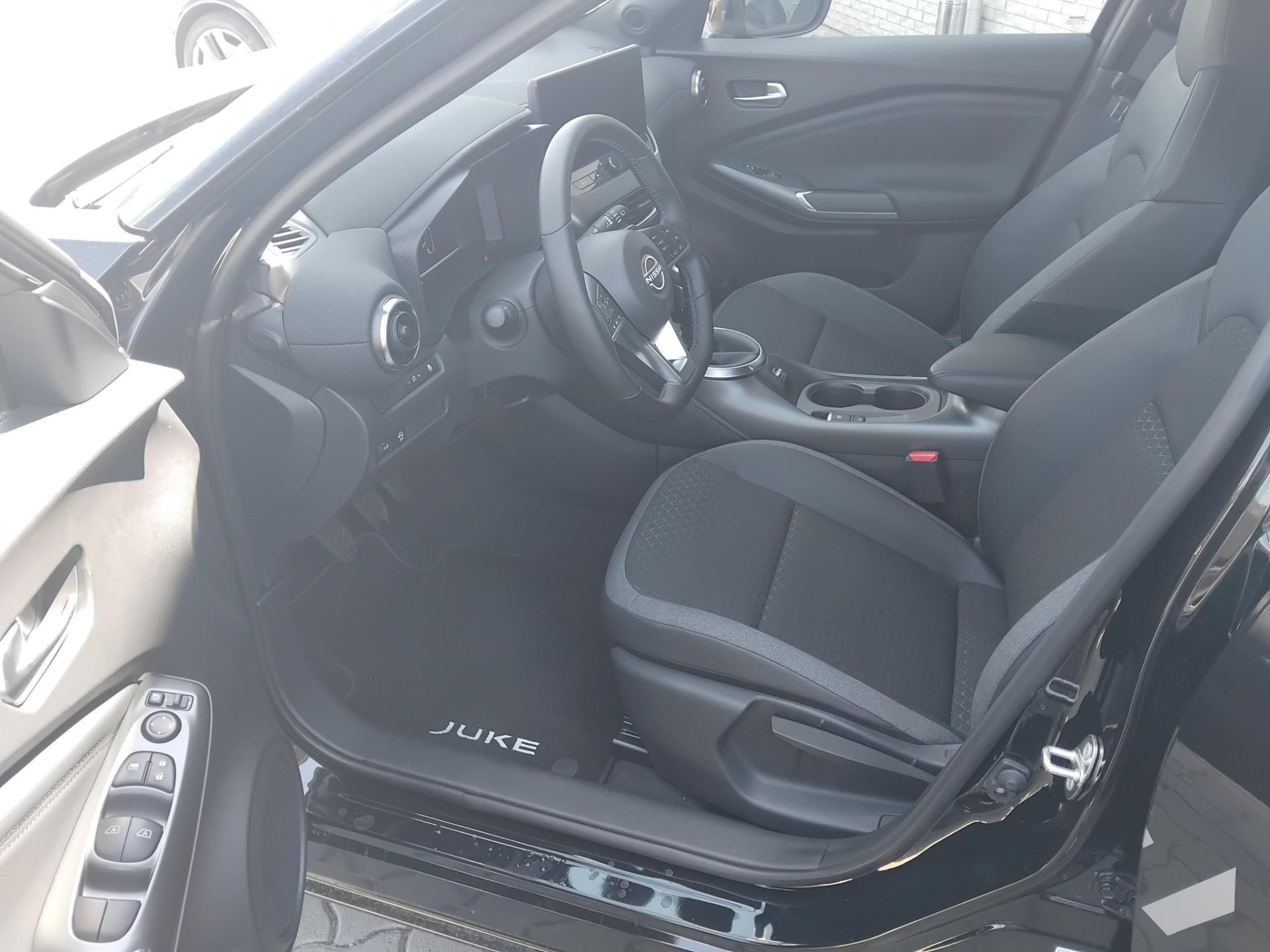 NISSAN JUKE 1.0 DIG-T N-Connecta NAVI+MAN. VÁLTÓ+TÉLI CSOMAG+KÉSZLETRŐL!!!