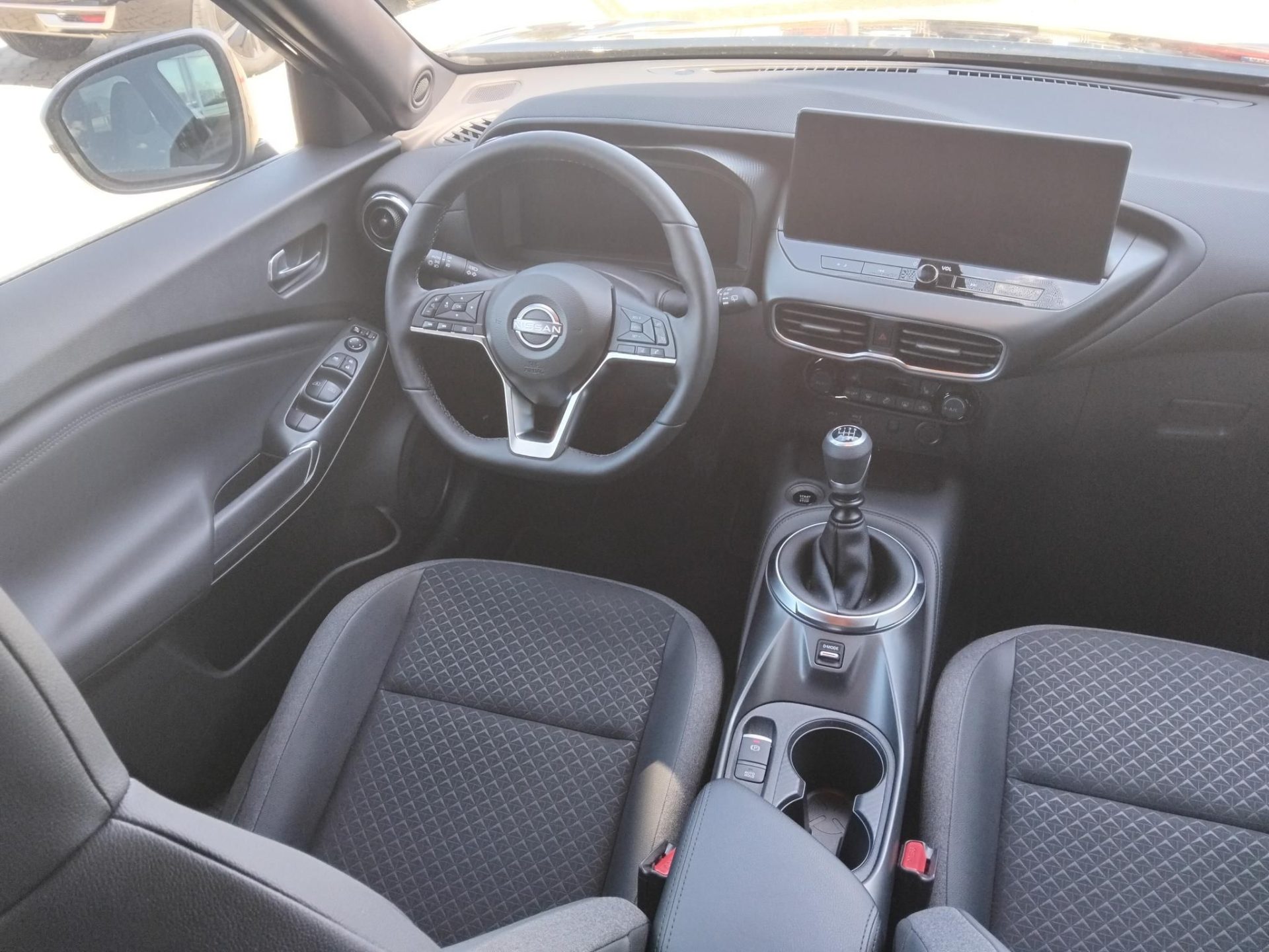 NISSAN JUKE 1.0 DIG-T N-Connecta NAVI+MAN. VÁLTÓ+TÉLI CSOMAG+KÉSZLETRŐL!!!