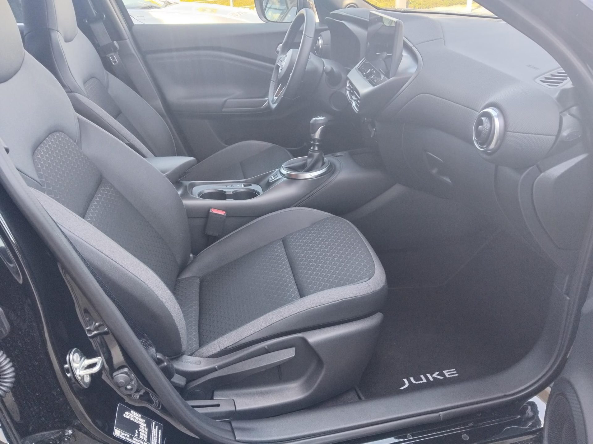 NISSAN JUKE 1.0 DIG-T N-Connecta NAVI+MAN. VÁLTÓ+TÉLI CSOMAG+KÉSZLETRŐL!!!