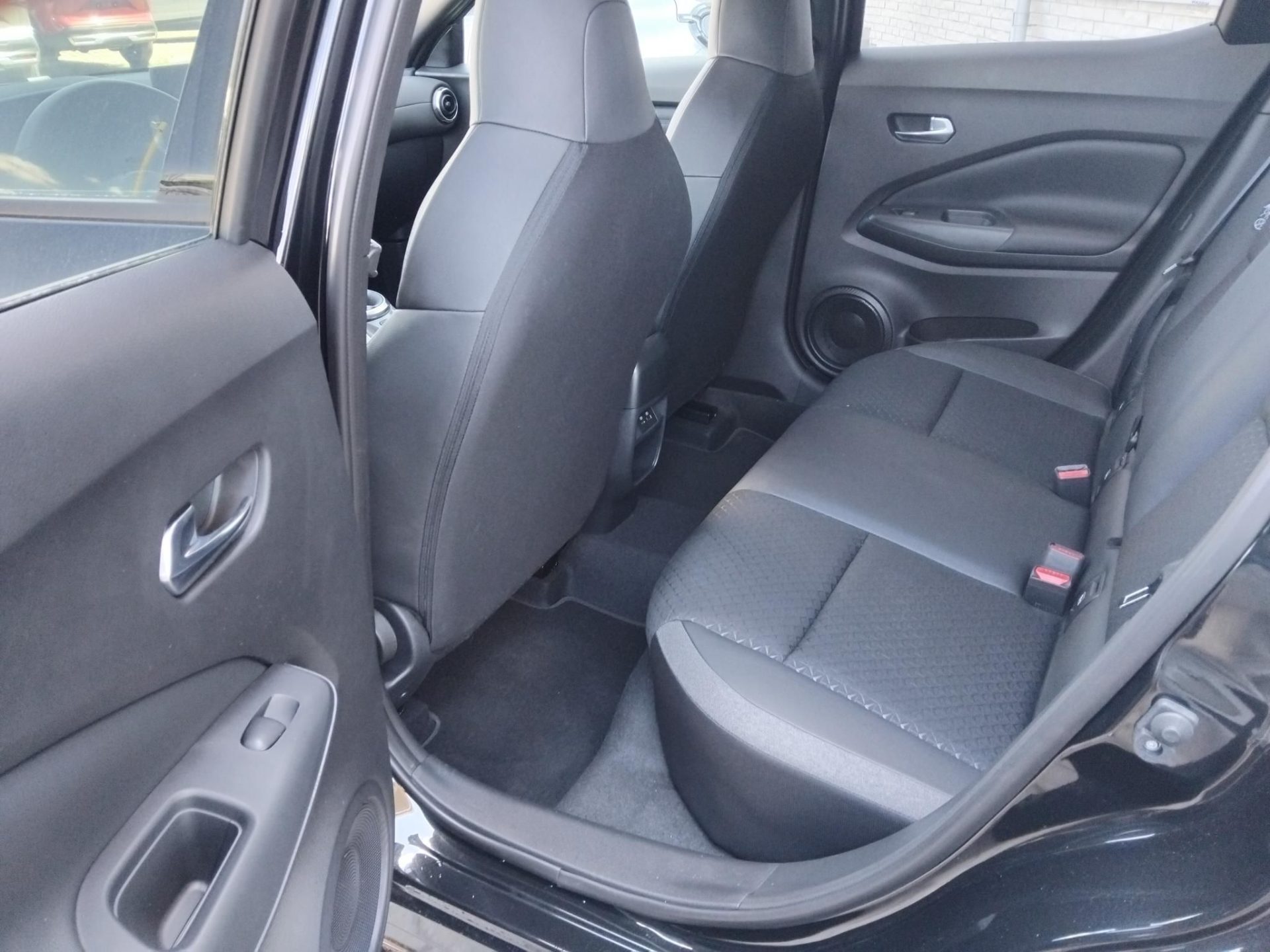 NISSAN JUKE 1.0 DIG-T N-Connecta NAVI+MAN. VÁLTÓ+TÉLI CSOMAG+KÉSZLETRŐL!!!