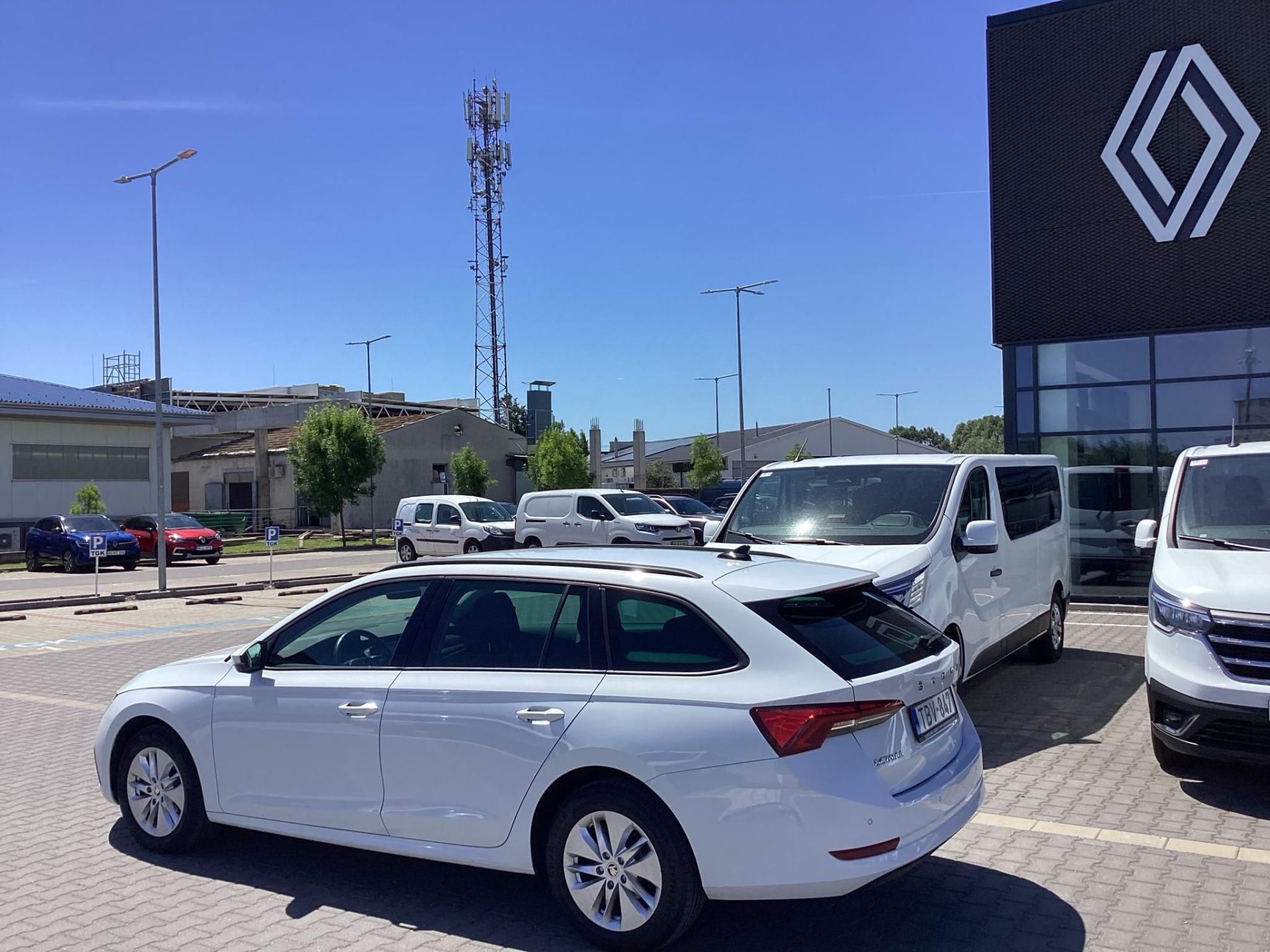 SKODA OCTAVIA Combi 2.0 TDI SCR Ambition DSG Mo.-i.1.tul.! 94e km!